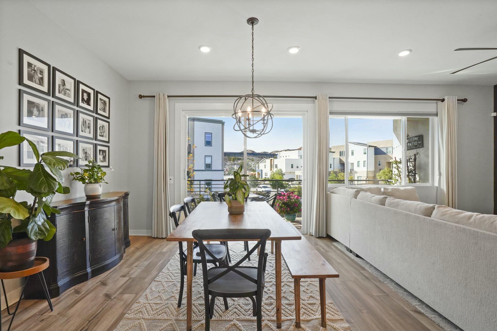 Valencia, California, 91381, United States, 3 Bedrooms Bedrooms, ,2 BathroomsBathrooms,Residential,For Sale,1921906