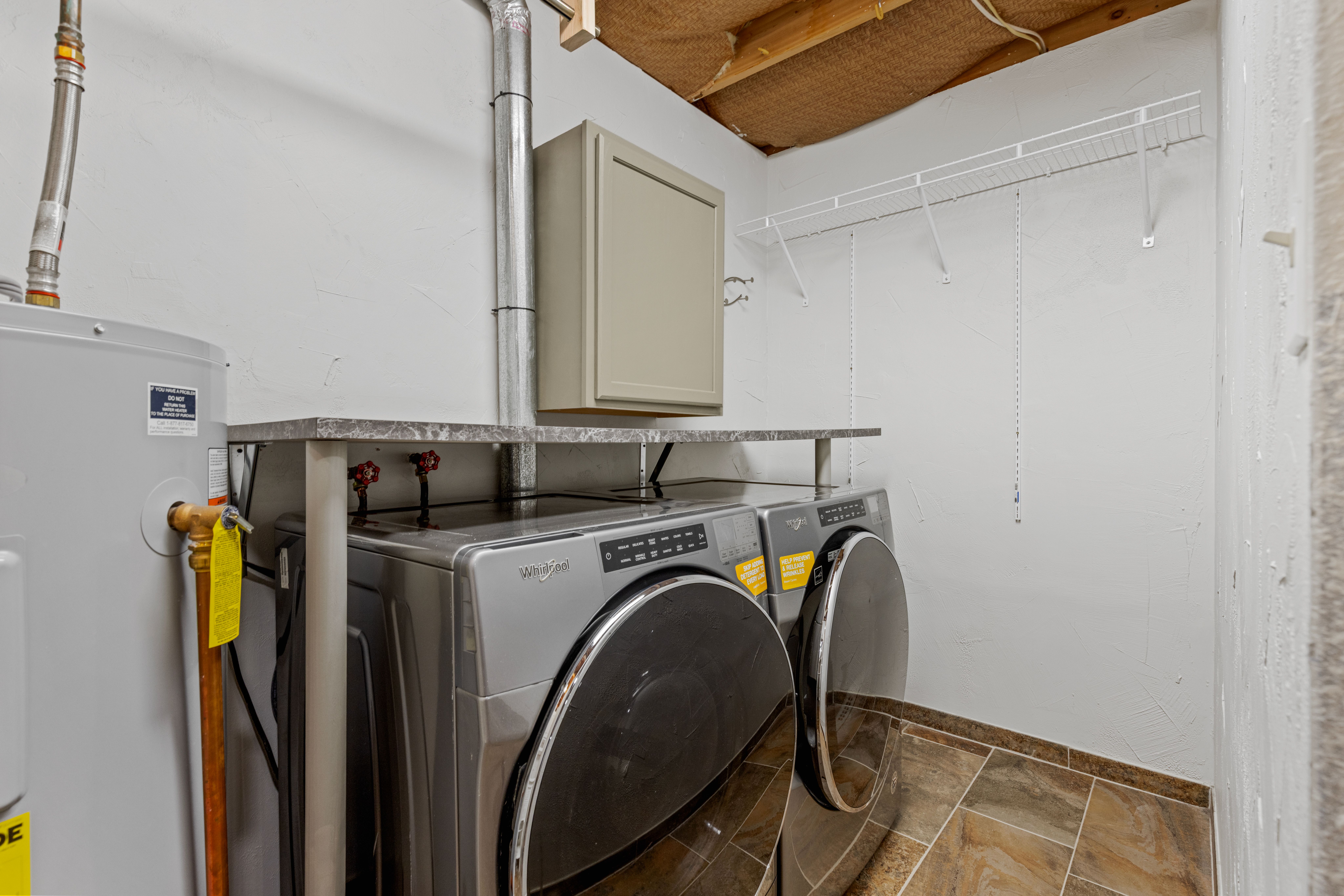  Beautifully Renovated Ranch Home for Multigeneration Living with Two Kitchens - 物件實景