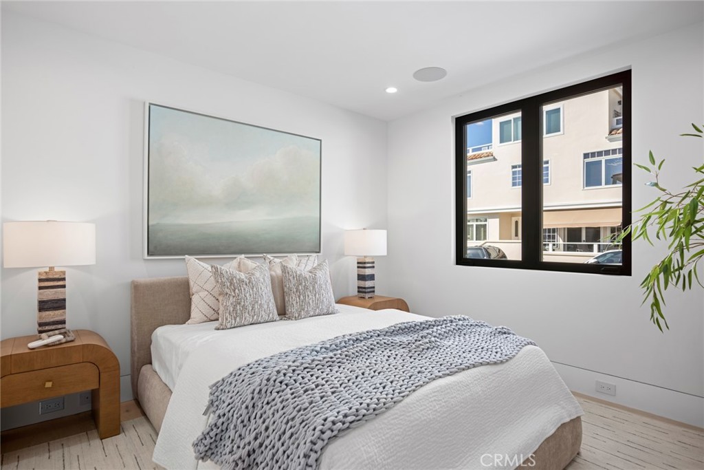 Corona del Mar, California, 92625, United States, 4 Bedrooms Bedrooms, ,5 BathroomsBathrooms,Residential,For Sale,1903577