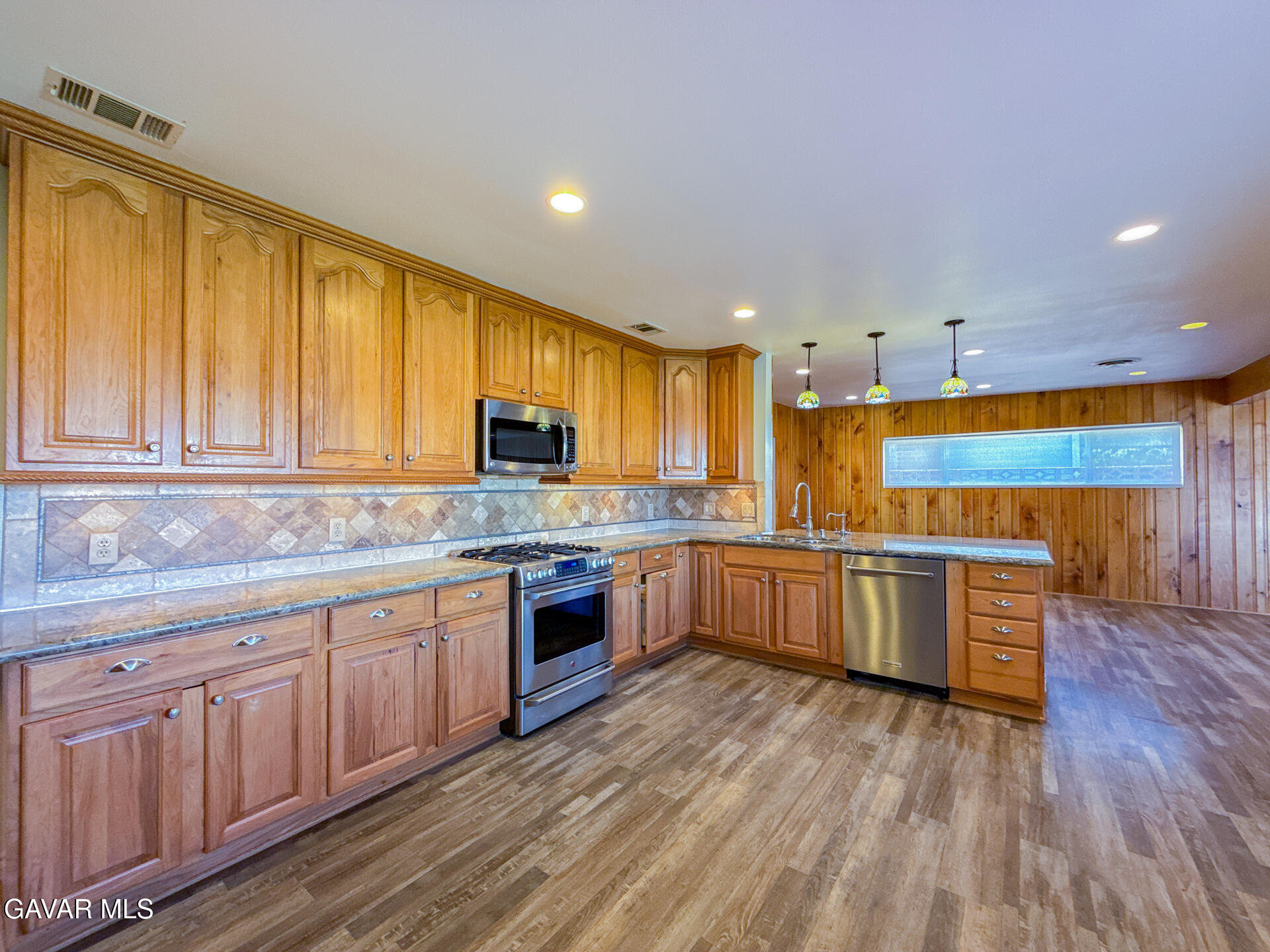 Palmdale, California, 93550, United States, 4 Bedrooms Bedrooms, ,2 BathroomsBathrooms,Residential,For Sale,2028325