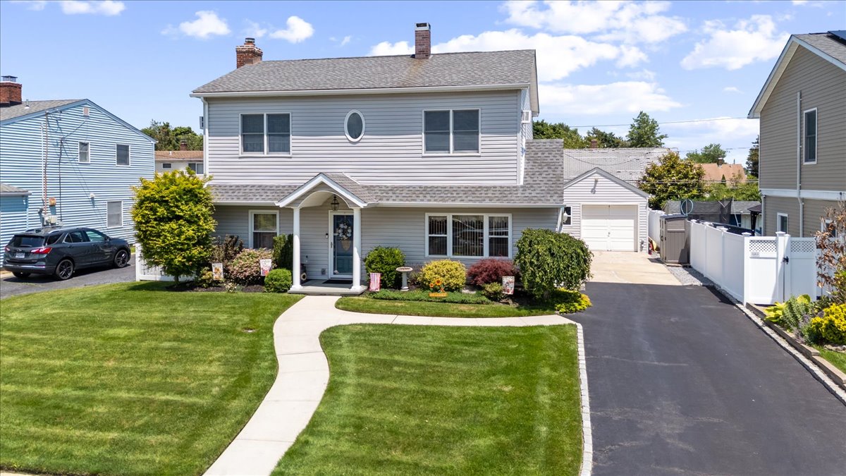 Levittown, New York, 11756, United States, 5 Bedrooms Bedrooms, ,2 BathroomsBathrooms,Residential,For Sale,1920496