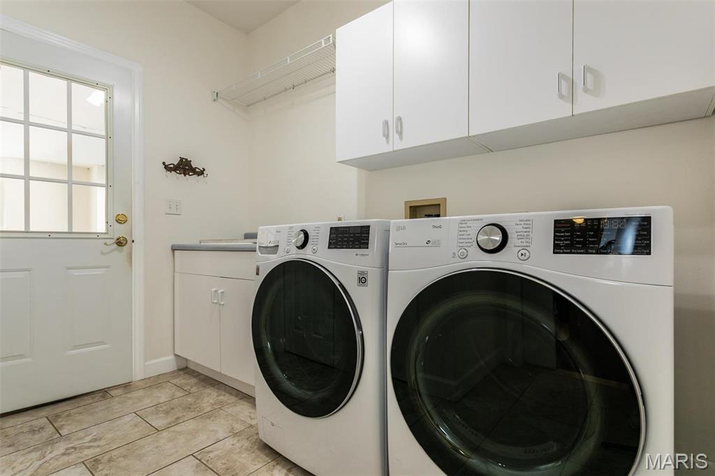 Glen Carbon, Illinois, 62034, United States, 3 Bedrooms Bedrooms, ,4 BathroomsBathrooms,Residential,For Sale,1840876