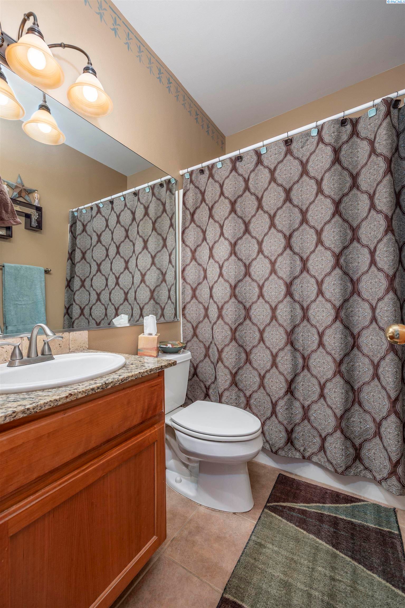 Kennewick, Washington, 99337, United States, 4 Bedrooms Bedrooms, ,3 BathroomsBathrooms,Residential,For Sale,1860973