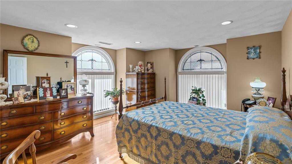 Barrington, Rhode Island, 02806, United States, 3 Bedrooms Bedrooms, ,3 BathroomsBathrooms,Residential,For Sale,2012853