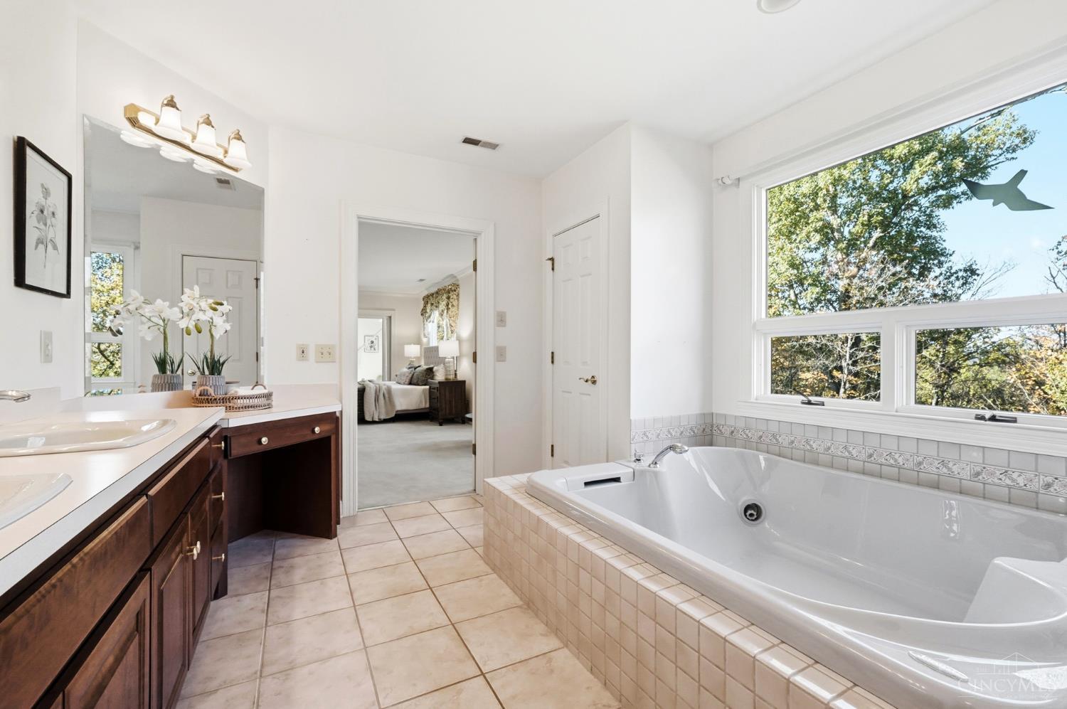 Anderson Twp, Ohio, 45230, United States, 5 Bedrooms Bedrooms, ,6 BathroomsBathrooms,Residential,For Sale,1988245