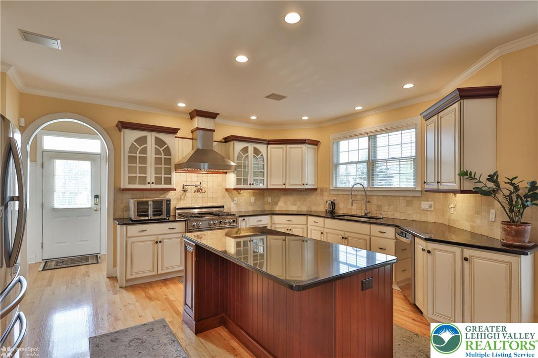 Palmer Twp, Pennsylvania, 18045, United States, 4 Bedrooms Bedrooms, ,4 BathroomsBathrooms,Residential,For Sale,1898728