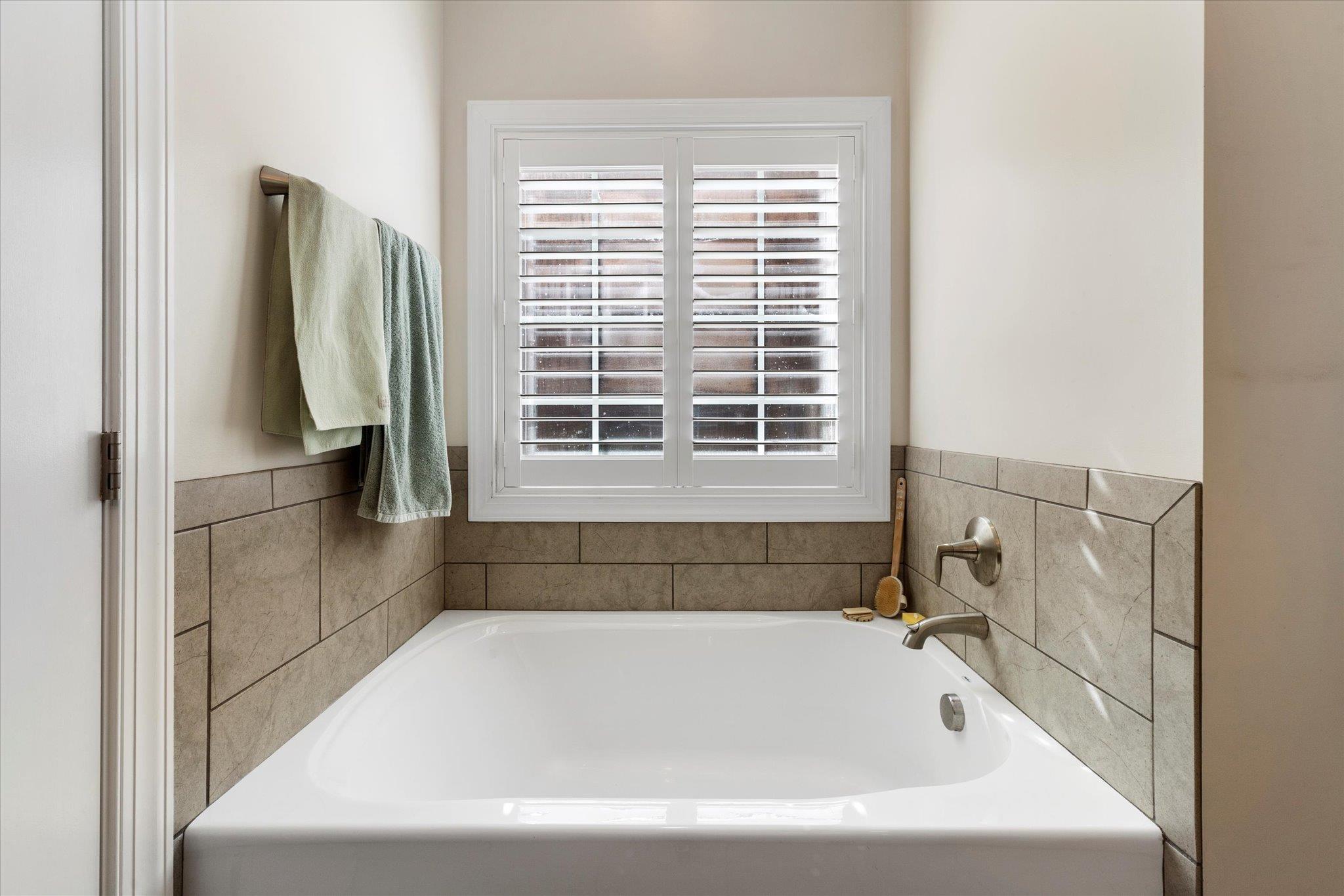 Blacksburg, Virginia, 24060, United States, 4 Bedrooms Bedrooms, ,3 BathroomsBathrooms,Residential,For Sale,1951169