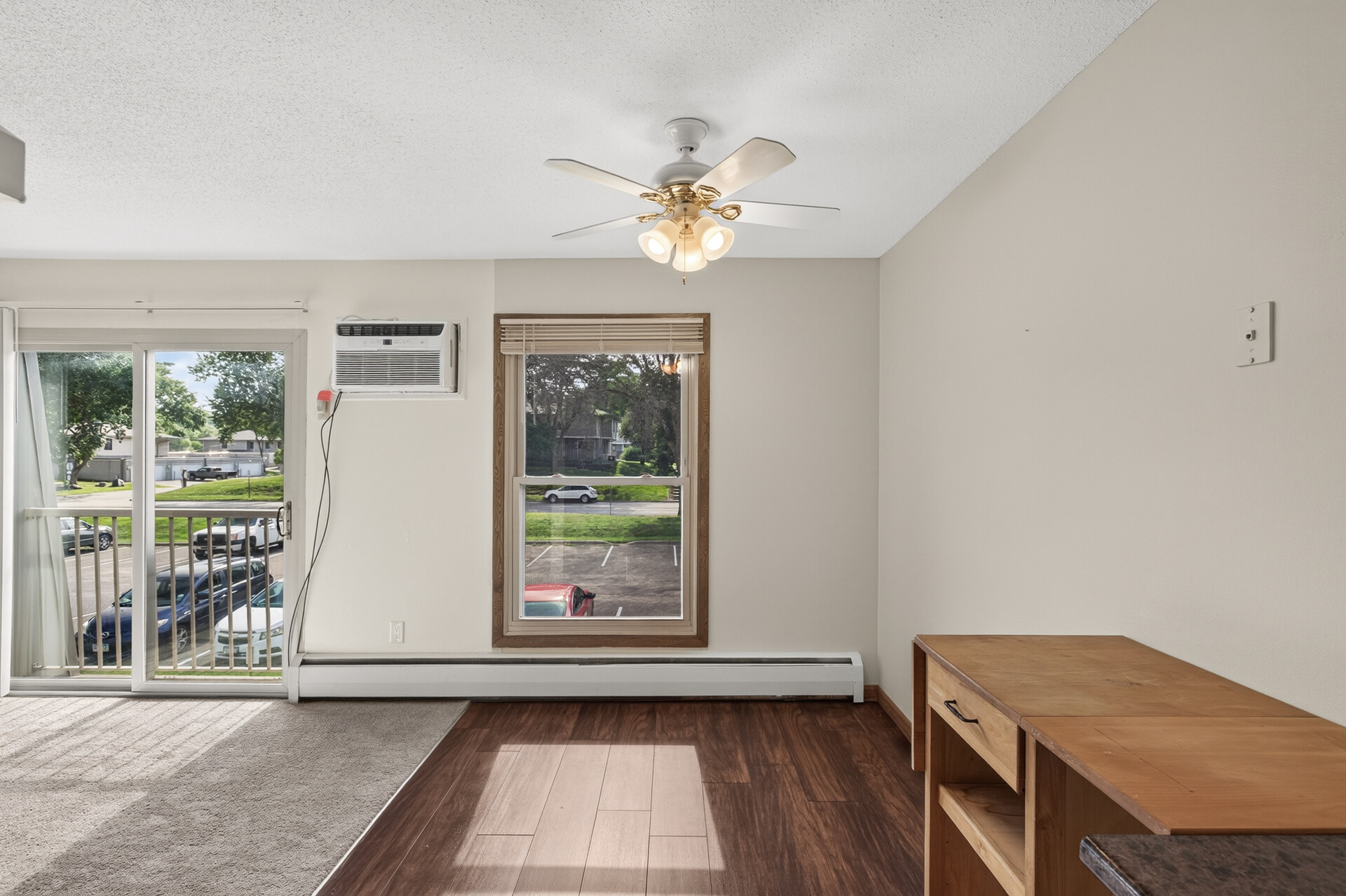  Bright Updated Condo Near Downtown Hopkins - 物件實景