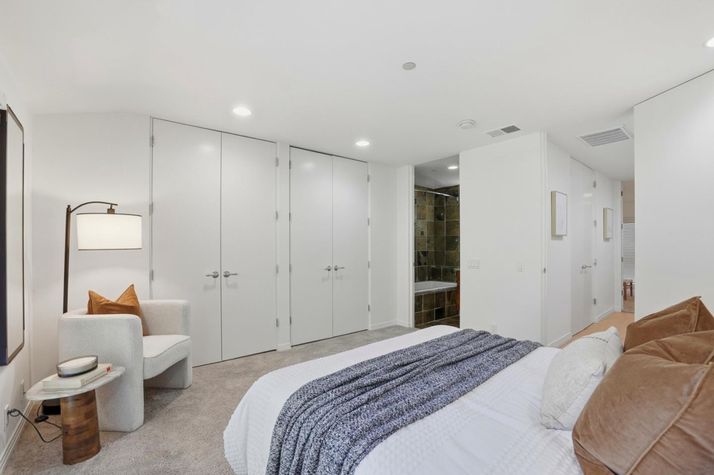 Santa Clara, California, 95050, United States, 2 Bedrooms Bedrooms, ,3 BathroomsBathrooms,Residential,For Sale,1989026