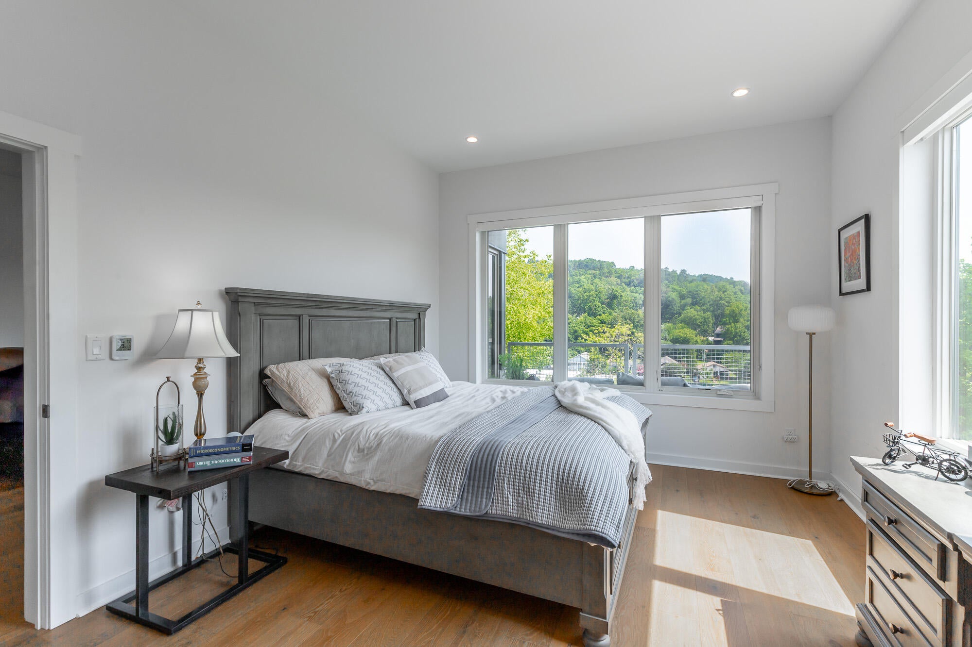 Chattanooga, Tennessee, 37405, United States, 2 Bedrooms Bedrooms, ,2 BathroomsBathrooms,Residential,For Sale,1875132