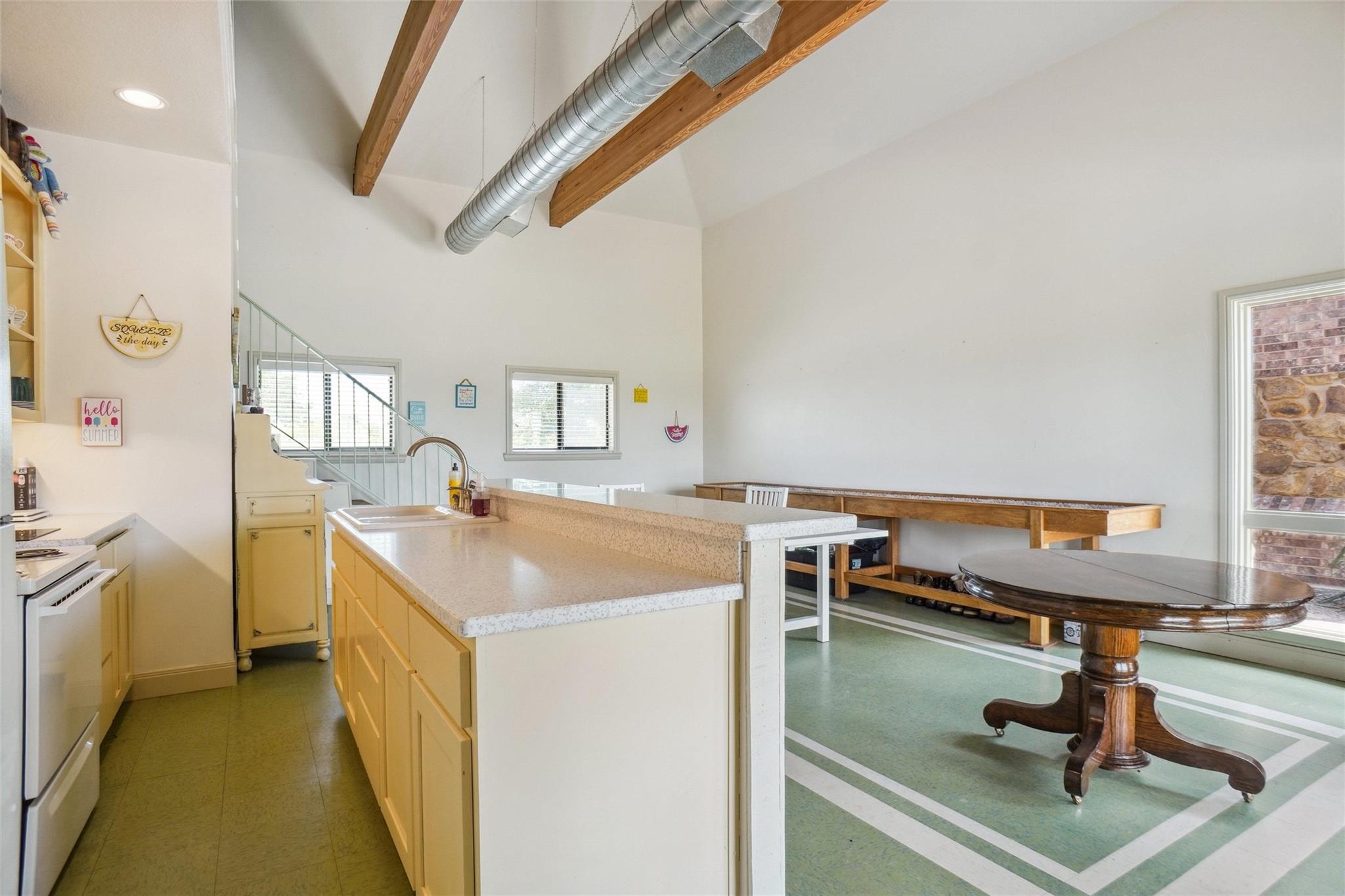 Decatur, Texas, 76234, United States, 7 Bedrooms Bedrooms, ,6 BathroomsBathrooms,Residential,For Sale,1976001