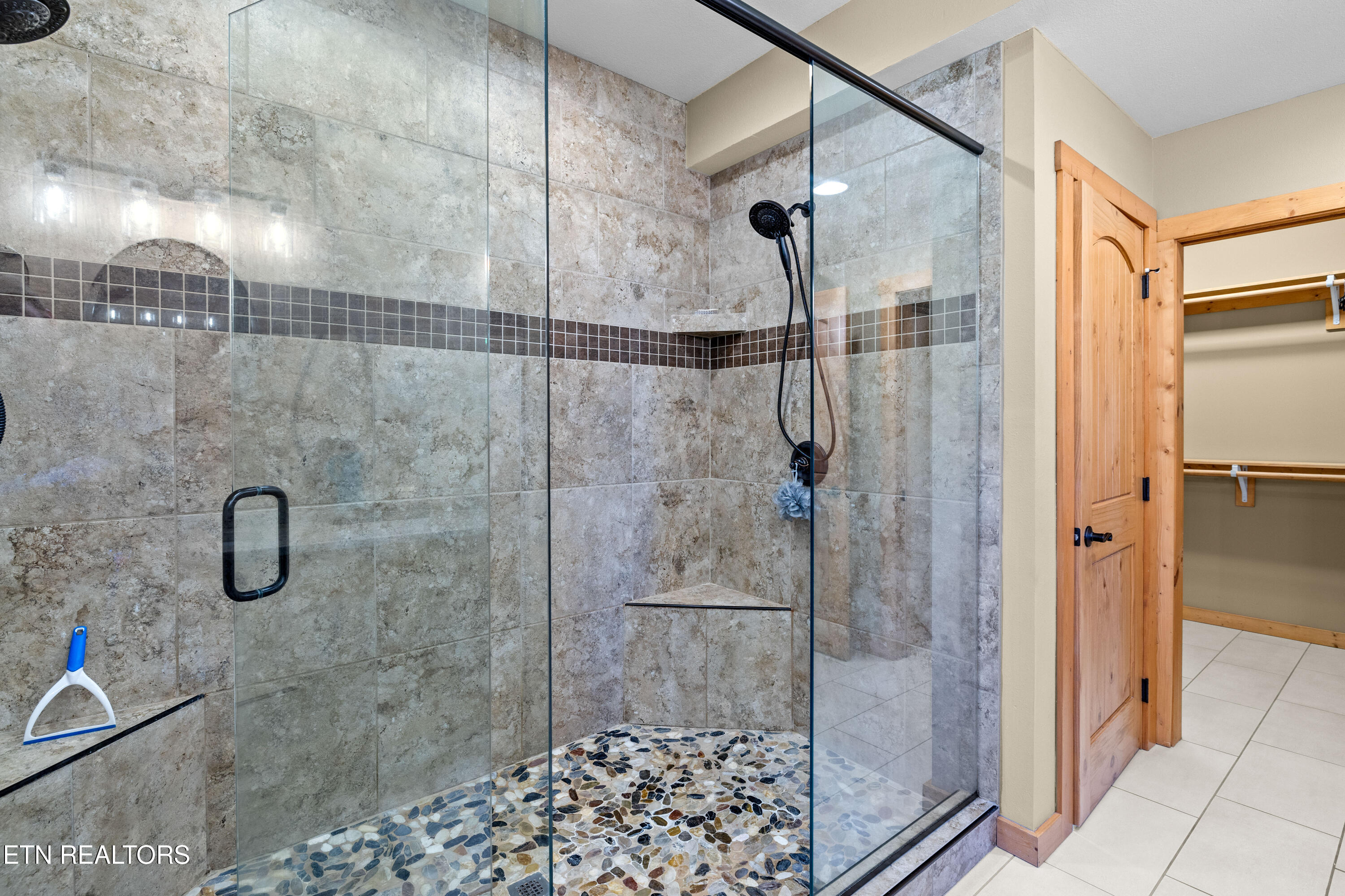 Sevierville, Tennessee, 37862, United States, 3 Bedrooms Bedrooms, ,3 BathroomsBathrooms,Residential,For Sale,1979377