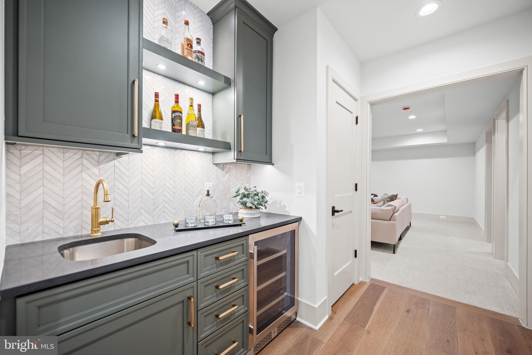 Arlington, Virginia, 22207, United States, 4 Bedrooms Bedrooms, ,5 BathroomsBathrooms,Residential,For Sale,1990203