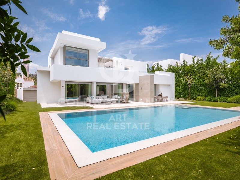 Estepona, Andalusia, ES, 5 Bedrooms Bedrooms, ,5 BathroomsBathrooms,Residential,For Sale,1826458