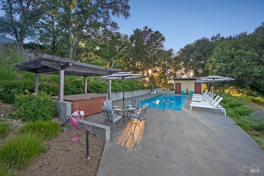 Healdsburg, California, 95448, United States, 3 Bedrooms Bedrooms, ,4 BathroomsBathrooms,Residential,For Sale,1866142