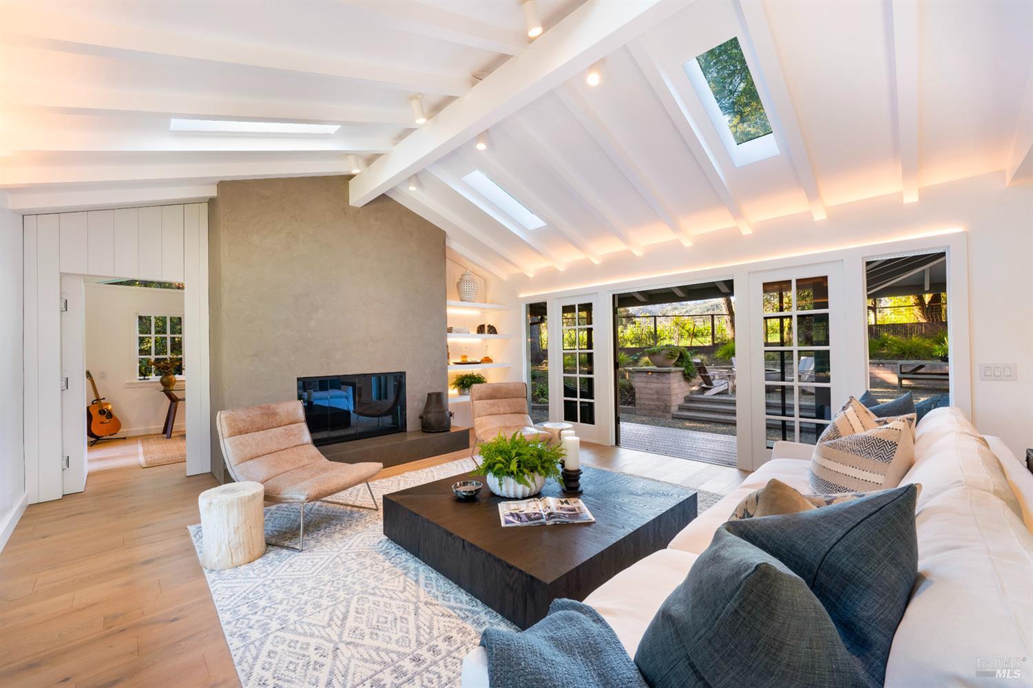 St. Helena, California, 94574, United States, 3 Bedrooms Bedrooms, ,5 BathroomsBathrooms,Residential,For Sale,1998865