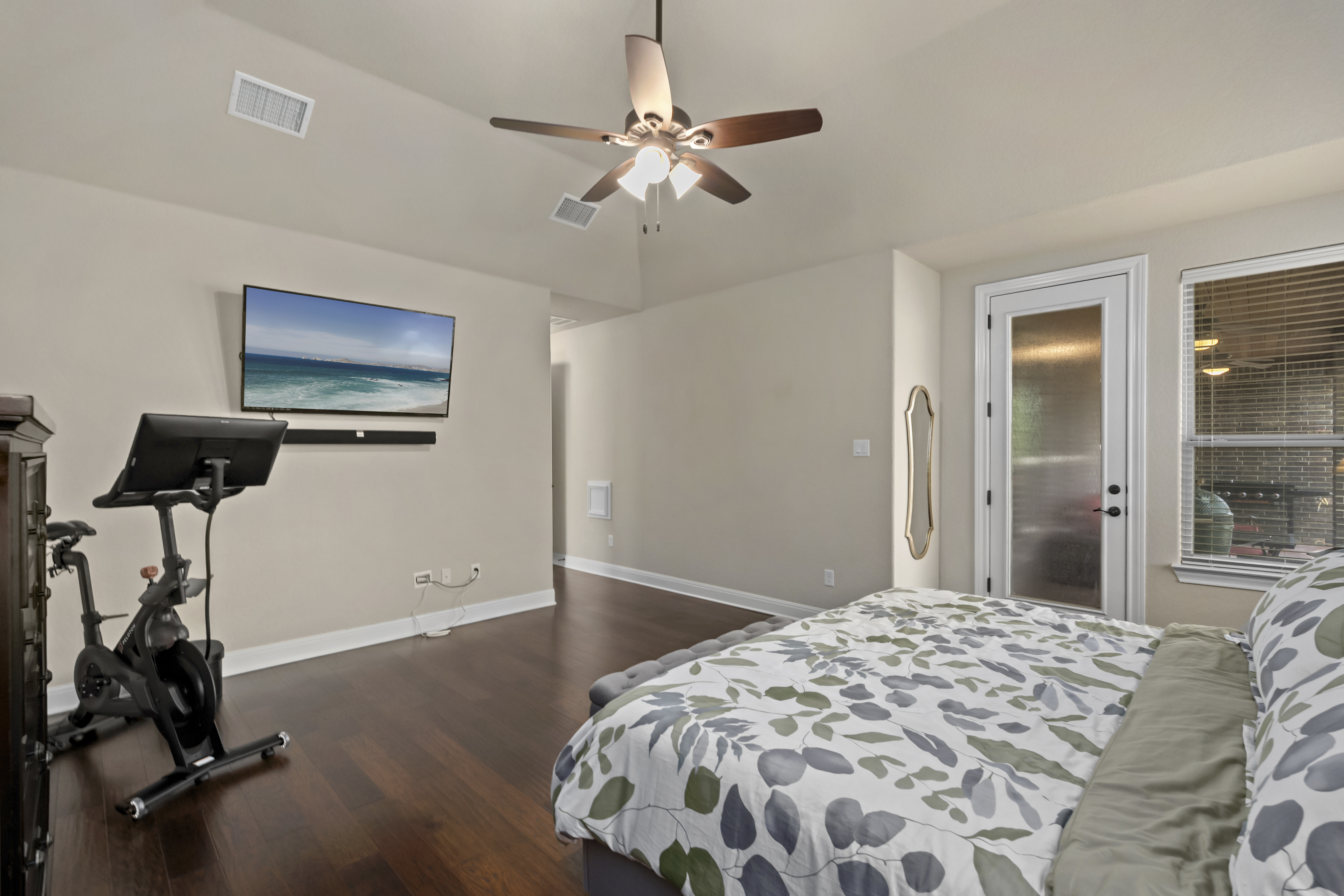  Thoughtfully Designed with Exceptional Floor Plan - 物件實景