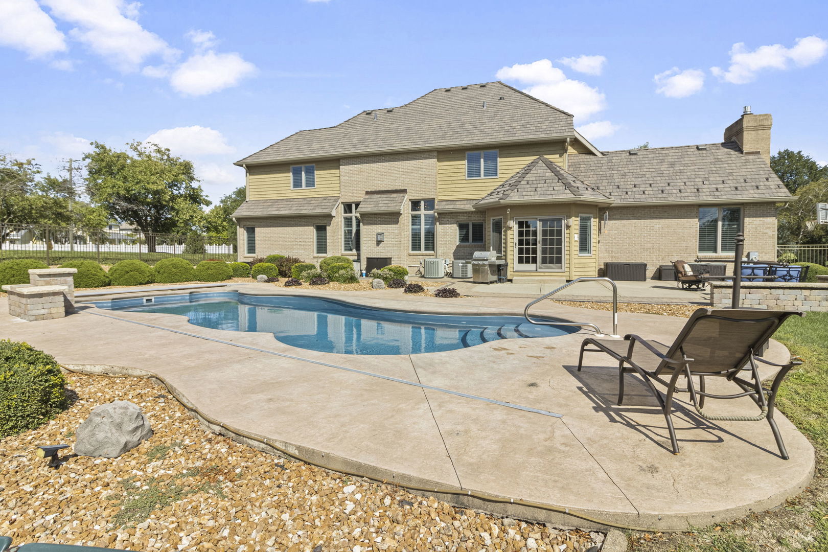 Shorewood, Illinois, 60404, United States, 4 Bedrooms Bedrooms, ,6 BathroomsBathrooms,Residential,For Sale,1933443