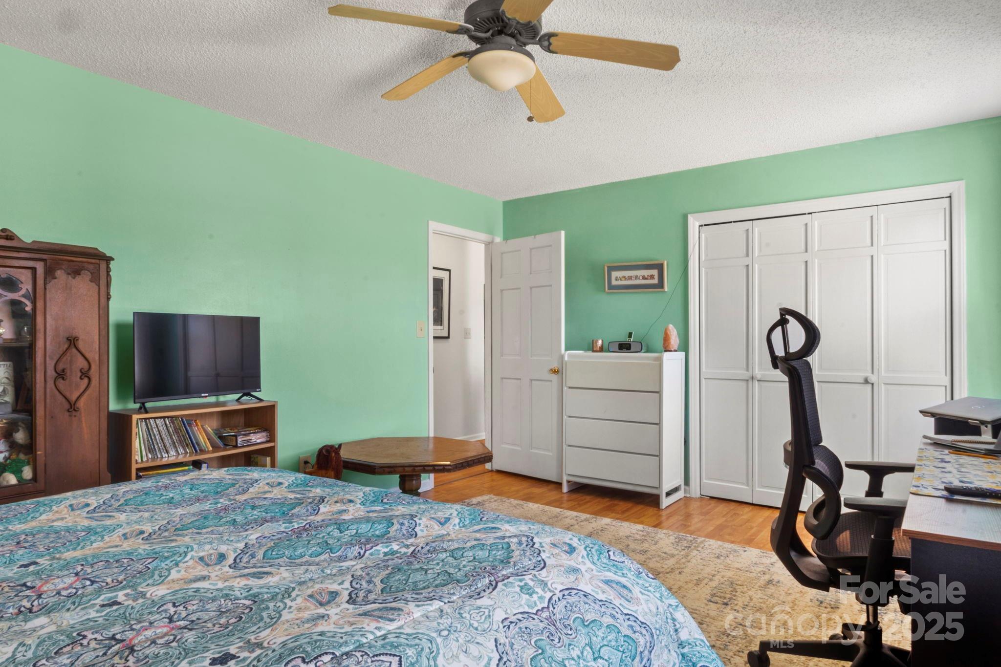 Lincolnton, North Carolina, 28092, United States, 4 Bedrooms Bedrooms, ,3 BathroomsBathrooms,Residential,For Sale,1989140