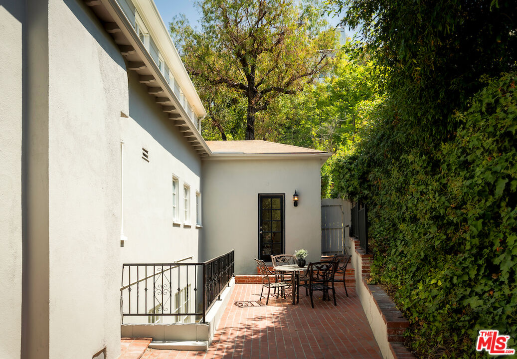 Los Angeles, California, 90068, United States, 4 Bedrooms Bedrooms, ,4 BathroomsBathrooms,Residential,For Sale,1938663
