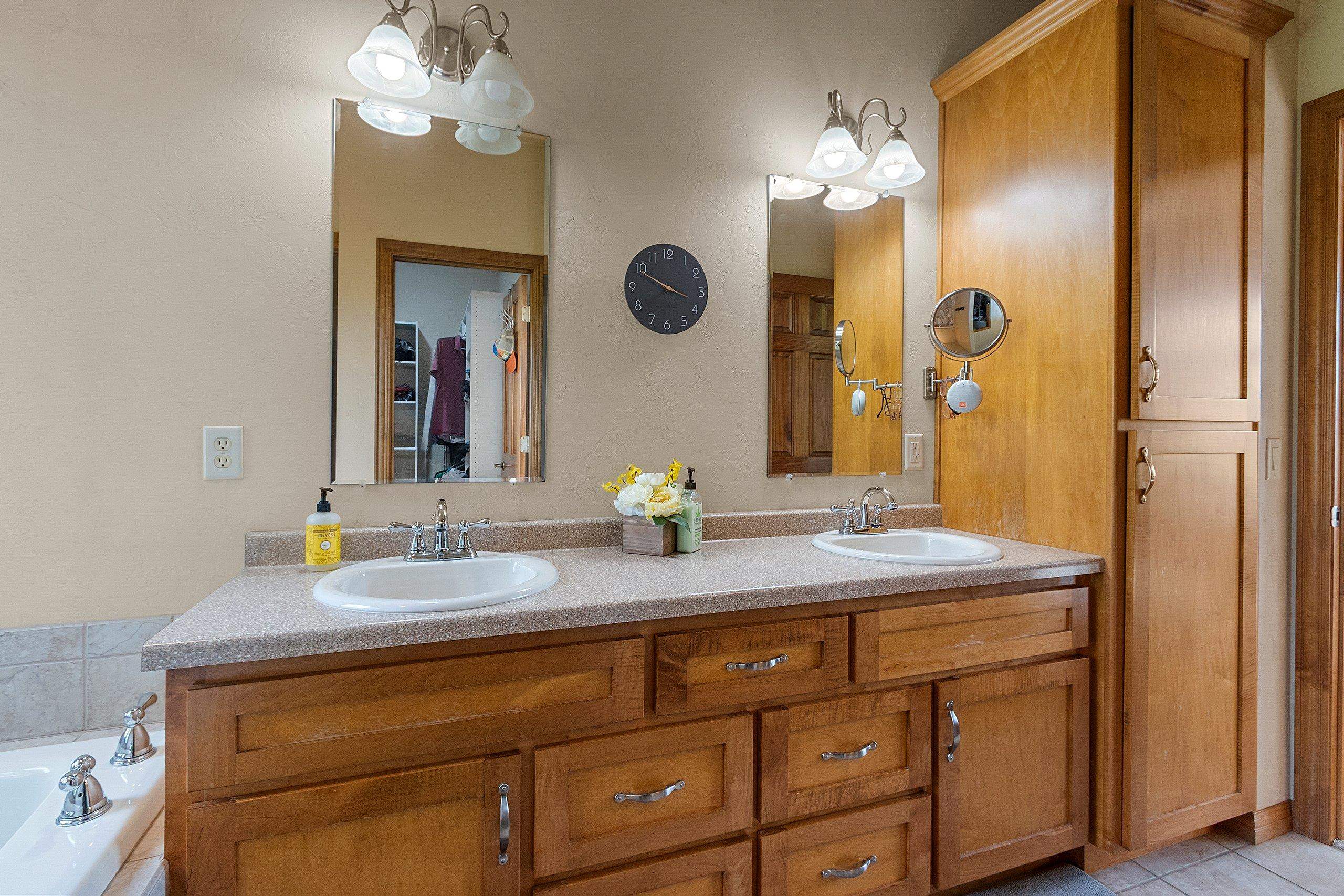 APPLETON, Wisconsin, 54913, United States, 4 Bedrooms Bedrooms, ,3 BathroomsBathrooms,Residential,For Sale,1960996