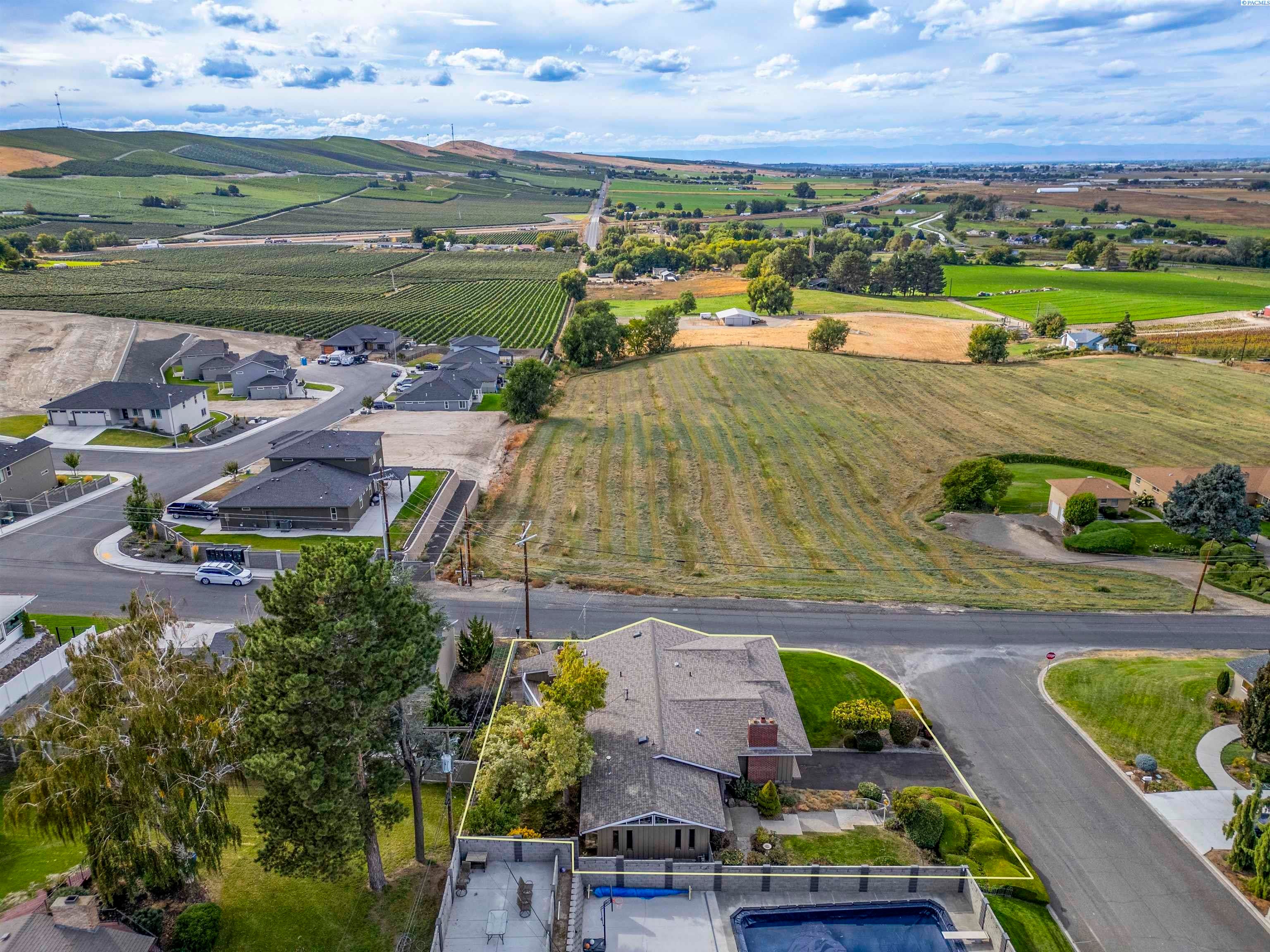 Sunnyside, Washington, 98944, United States, 3 Bedrooms Bedrooms, ,3 BathroomsBathrooms,Residential,For Sale,1973800