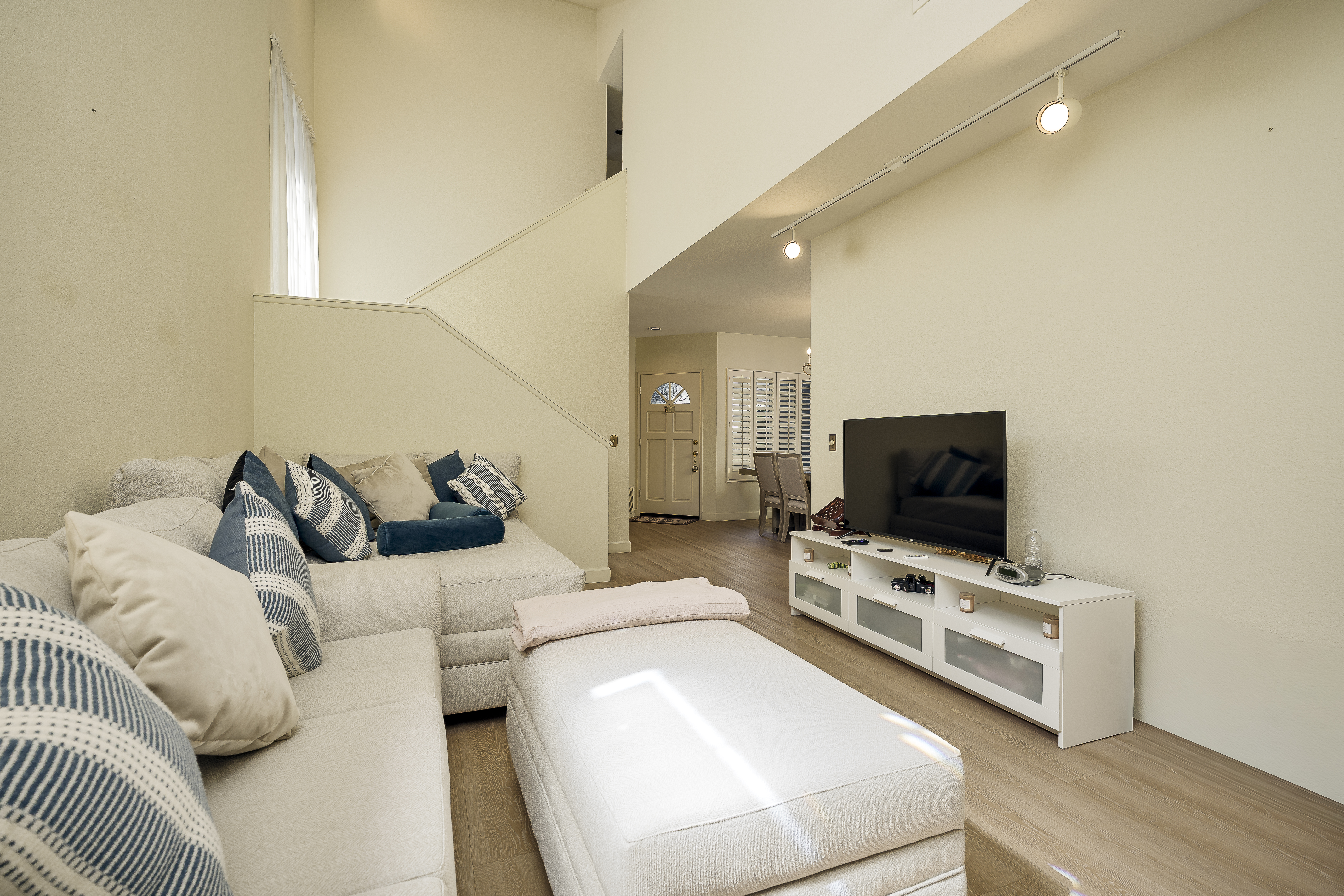  13576 Eucalyptus Street, Tustin, CA 92782 - 物件實景