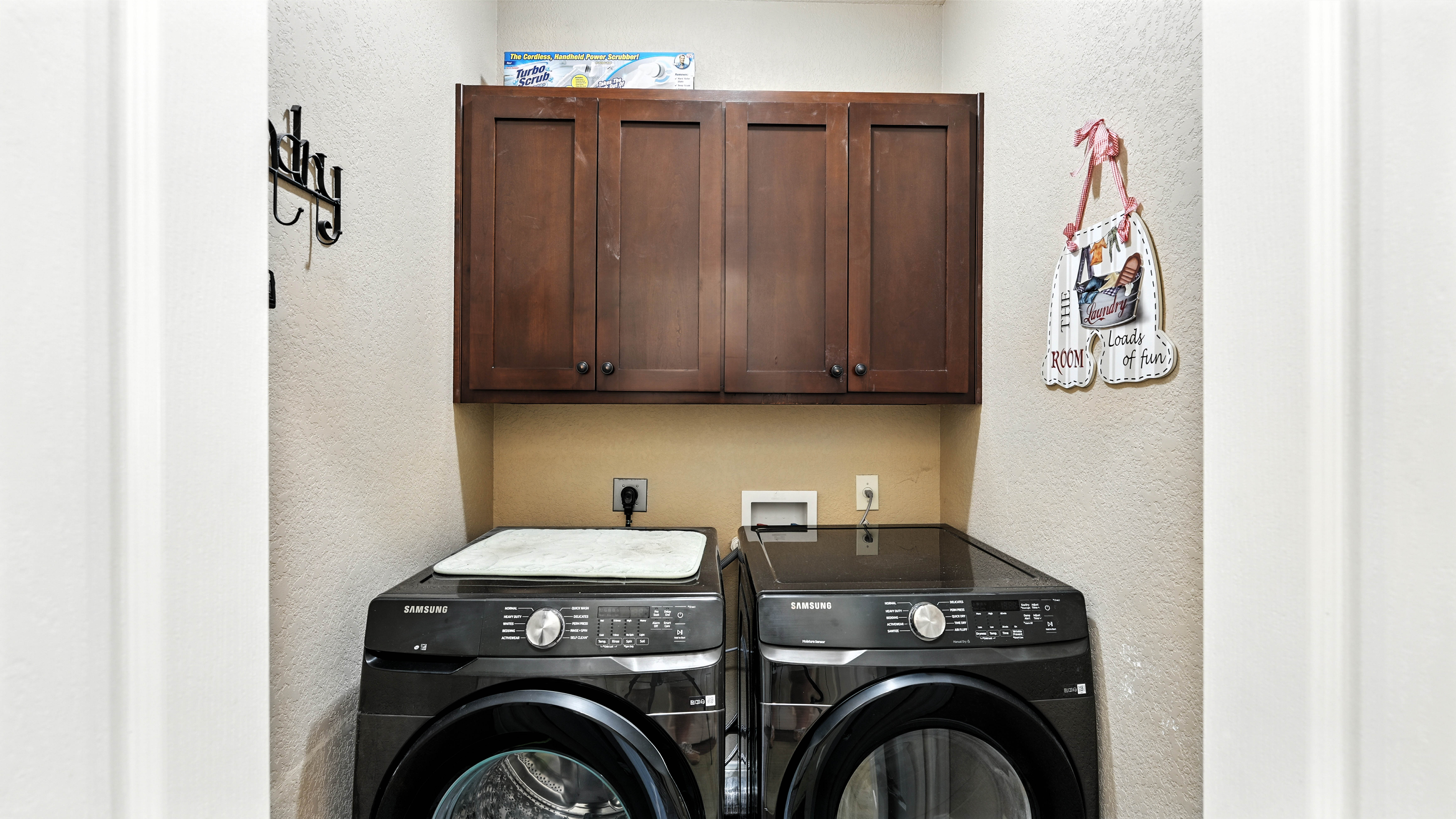 Floresville, Texas, 78114, United States, 3 Bedrooms Bedrooms, ,2 BathroomsBathrooms,Residential,For Sale,1978847