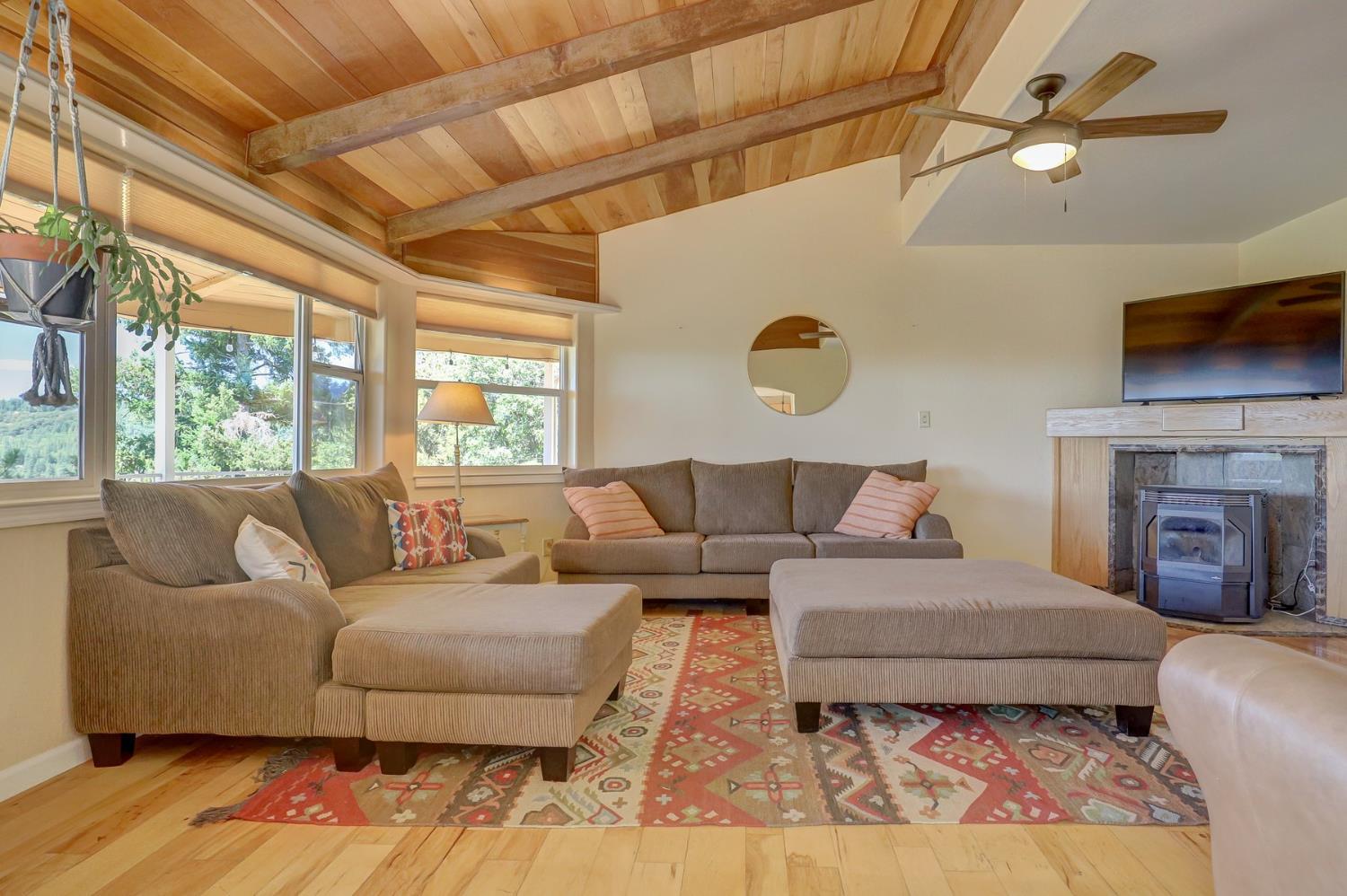 Grass Valley, California, 95945, United States, 3 Bedrooms Bedrooms, ,2 BathroomsBathrooms,Residential,For Sale,1917189