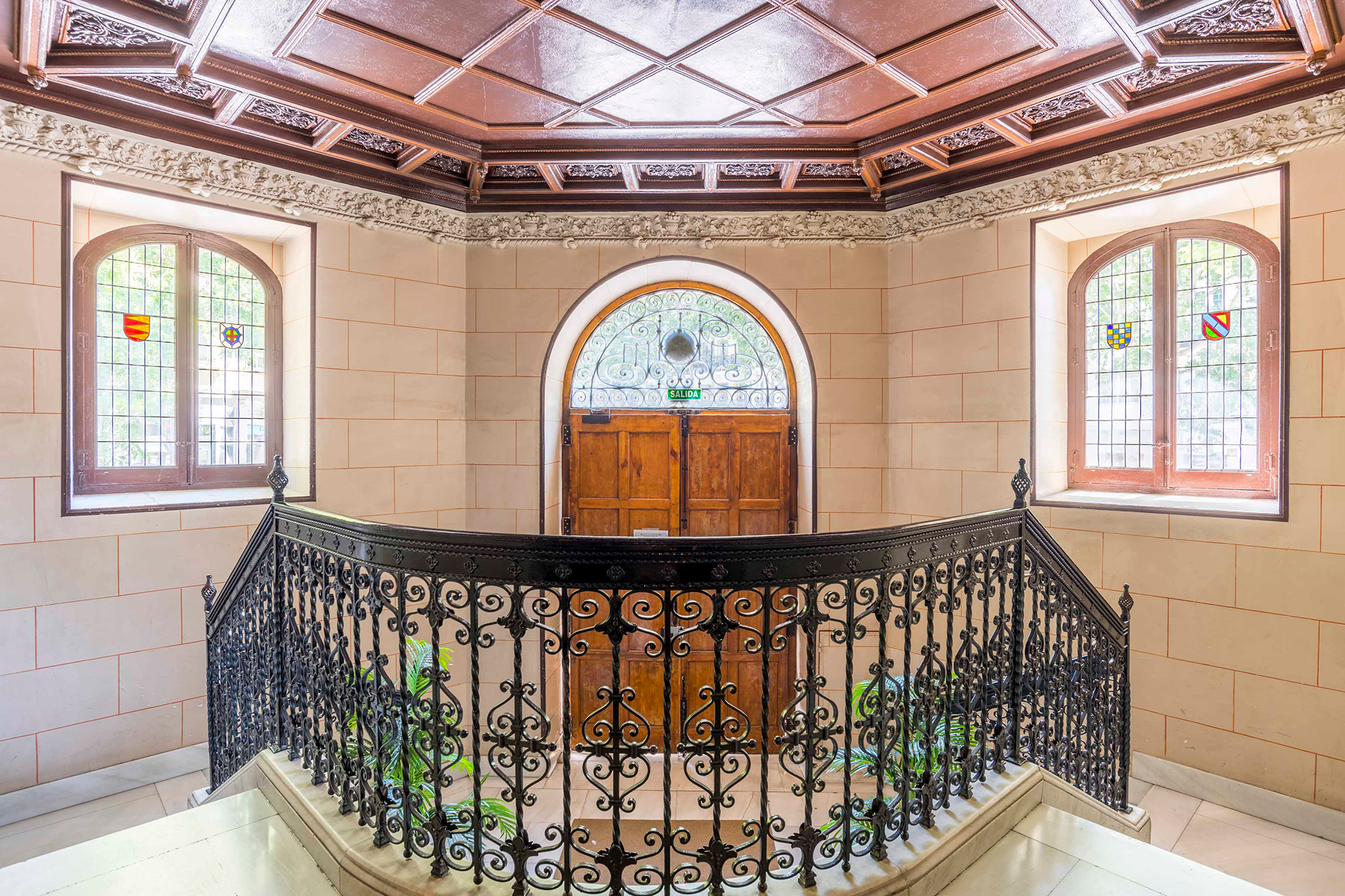  Protected architecture, light, height, and three balconies to the street - 物件實景
