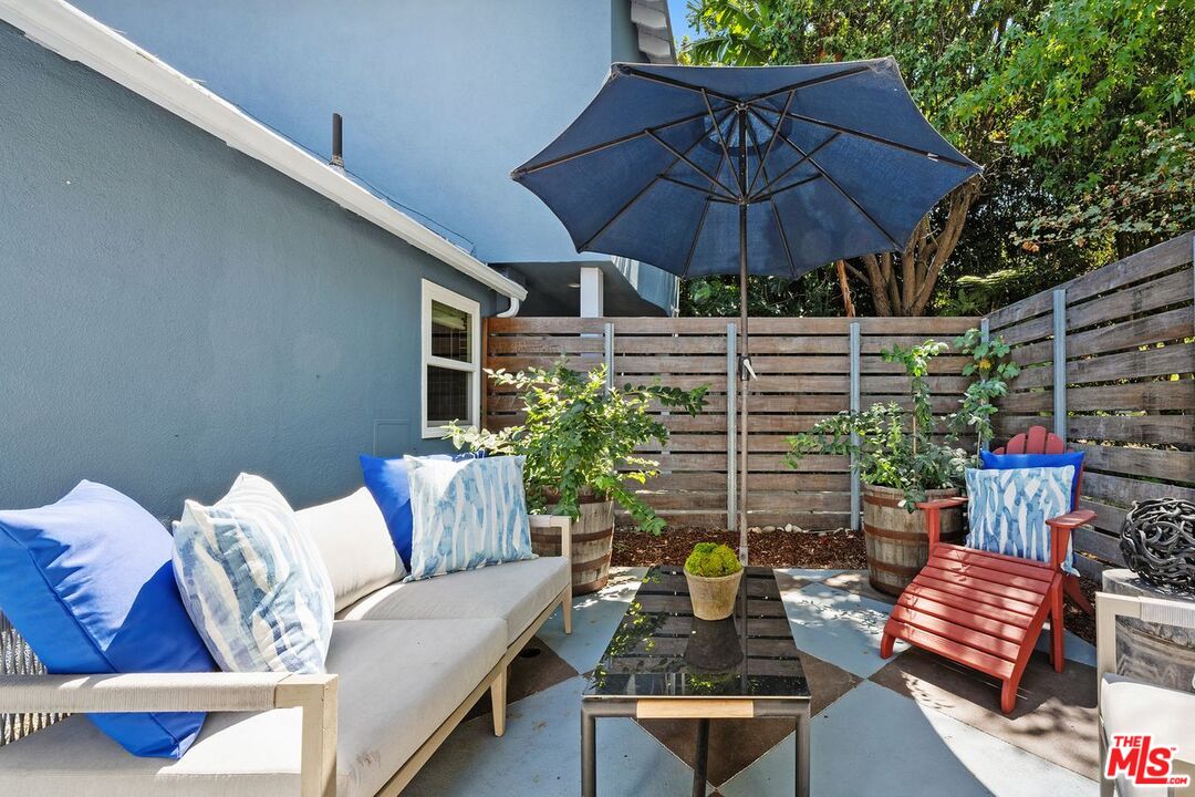 Los Angeles, California, 90064, United States, 3 Bedrooms Bedrooms, ,4 BathroomsBathrooms,Residential,For Sale,1940581