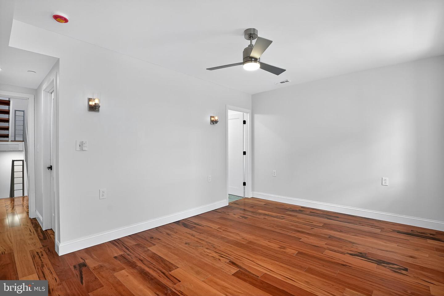 Philadelphia, Pennsylvania, 19147, United States, 3 Bedrooms Bedrooms, ,4 BathroomsBathrooms,Residential,For Sale,1926434