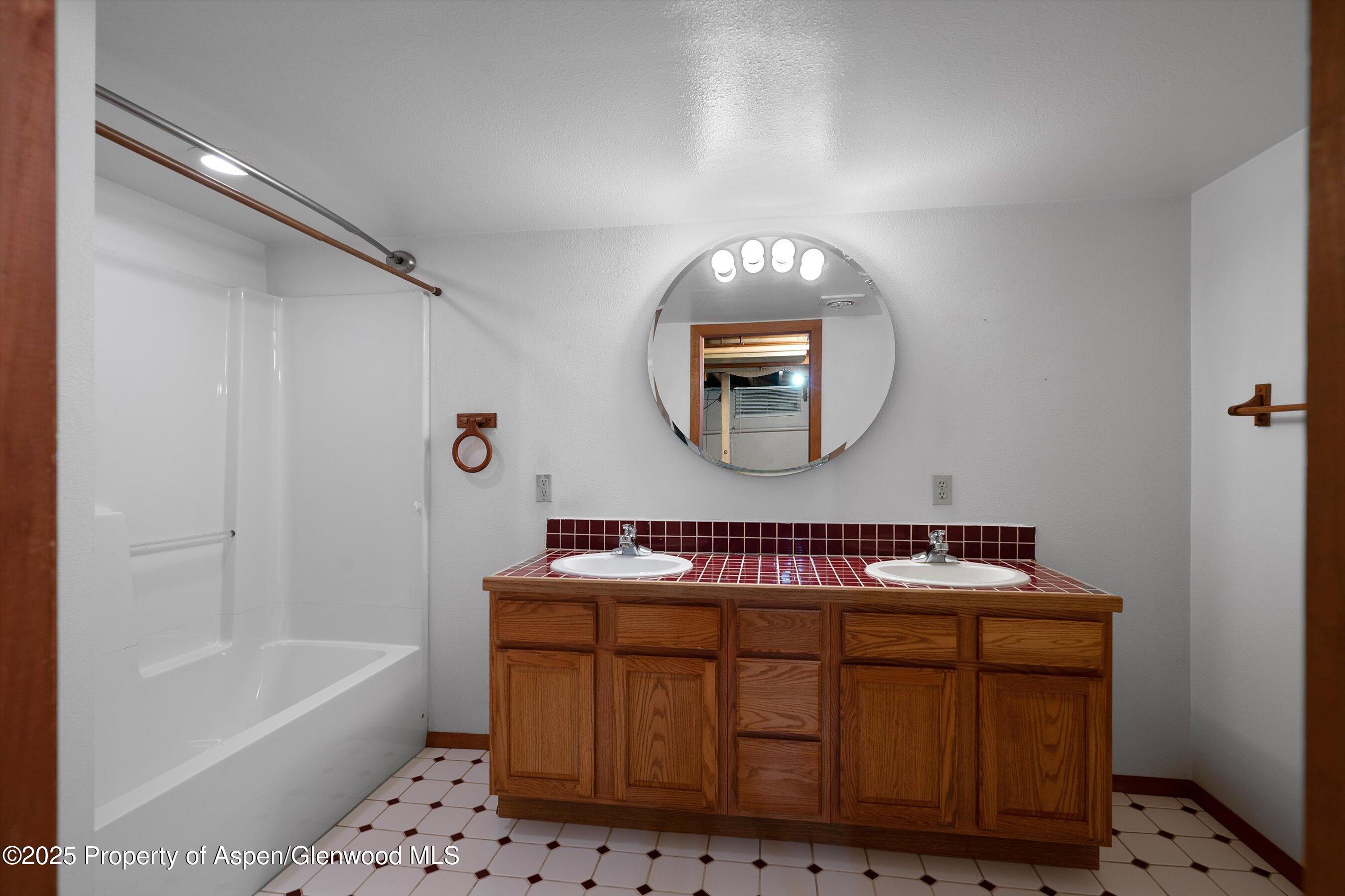 Glenwood Springs, Colorado, 81601, United States, 4 Bedrooms Bedrooms, ,2 BathroomsBathrooms,Residential,For Sale,1997060