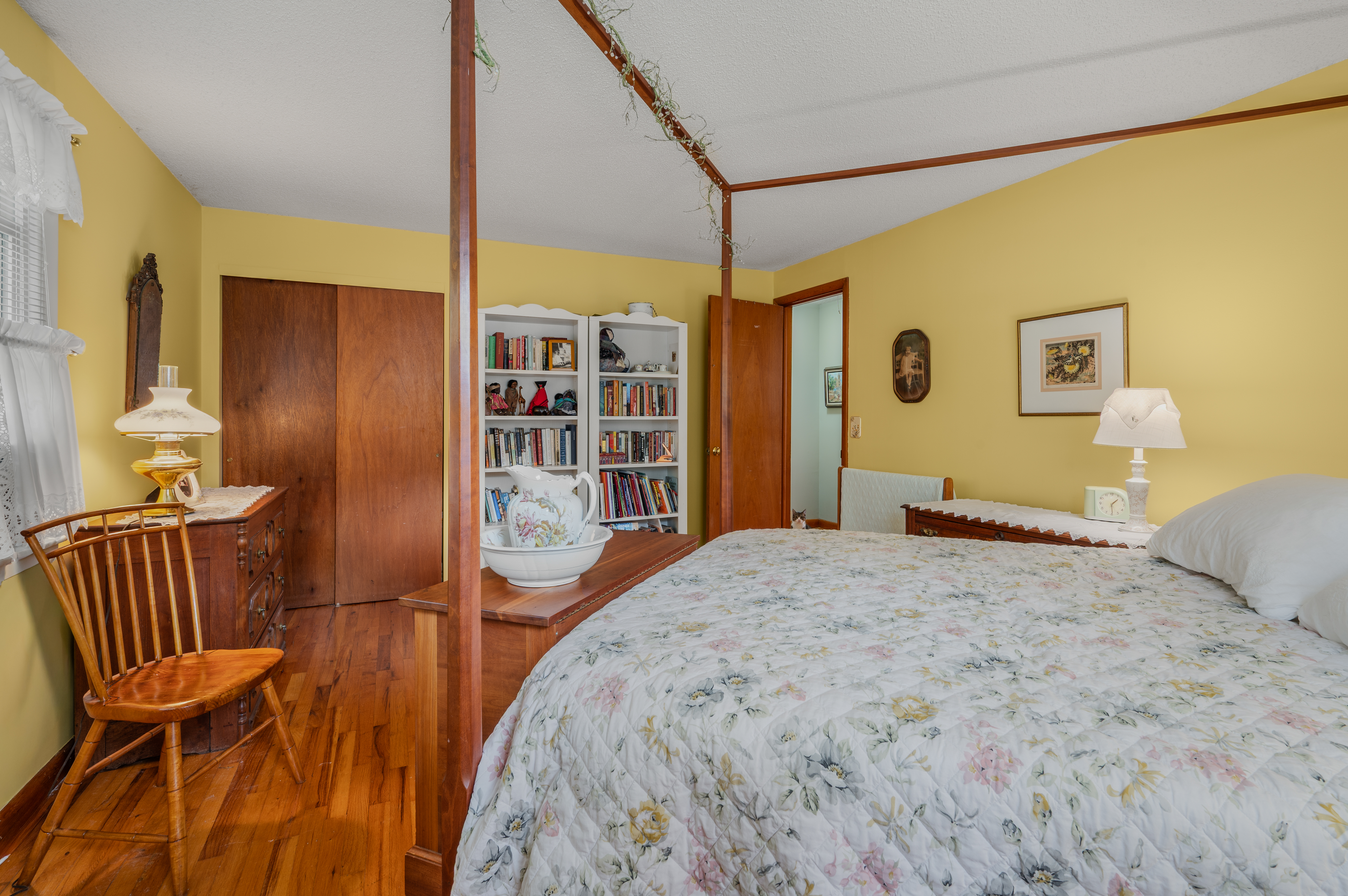  Discover easy coastal living in this sun-drenched Niantic townhouse. - 物件實景