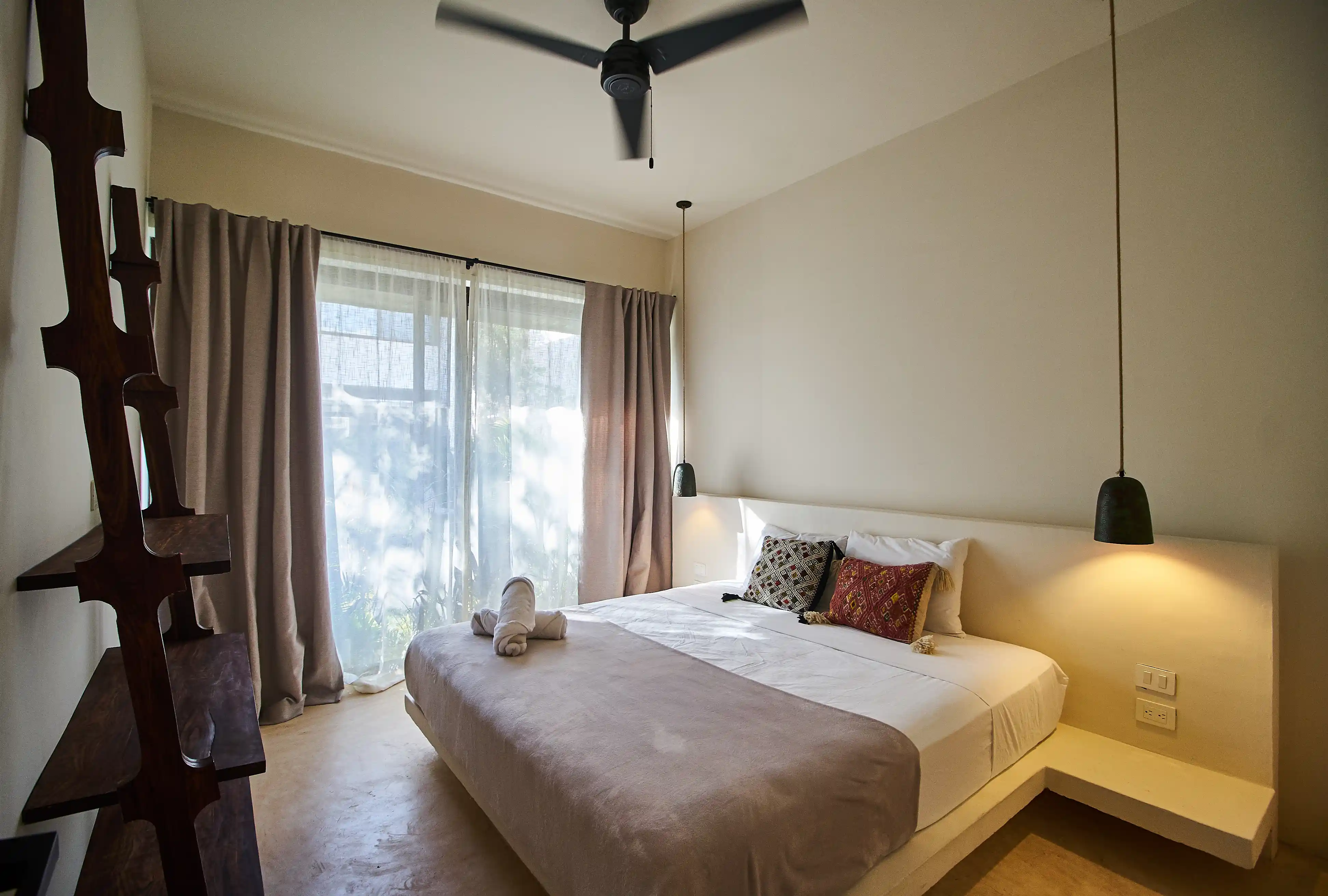  Turnkey Investment: 13-Unit Complex at Market Price - 物件實景