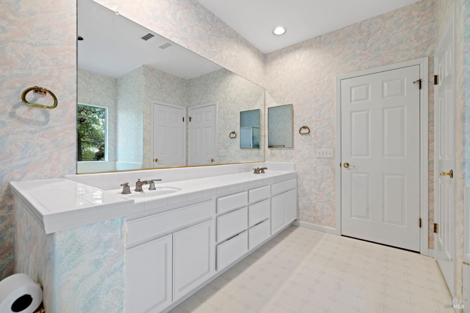 Santa Rosa, California, 95409, United States, 3 Bedrooms Bedrooms, ,3 BathroomsBathrooms,Residential,For Sale,1975608