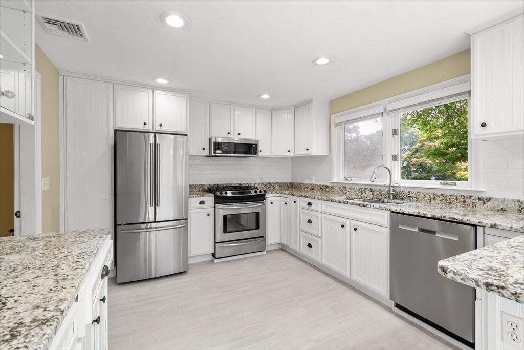 Chelmsford, Massachusetts, 01824, United States, 3 Bedrooms Bedrooms, ,2 BathroomsBathrooms,Residential,For Sale,1927111