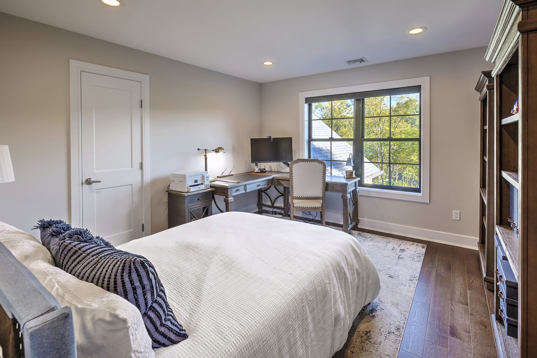  Custom Built Home Blends Classic Elegance with Modern Amenities - 物件實景