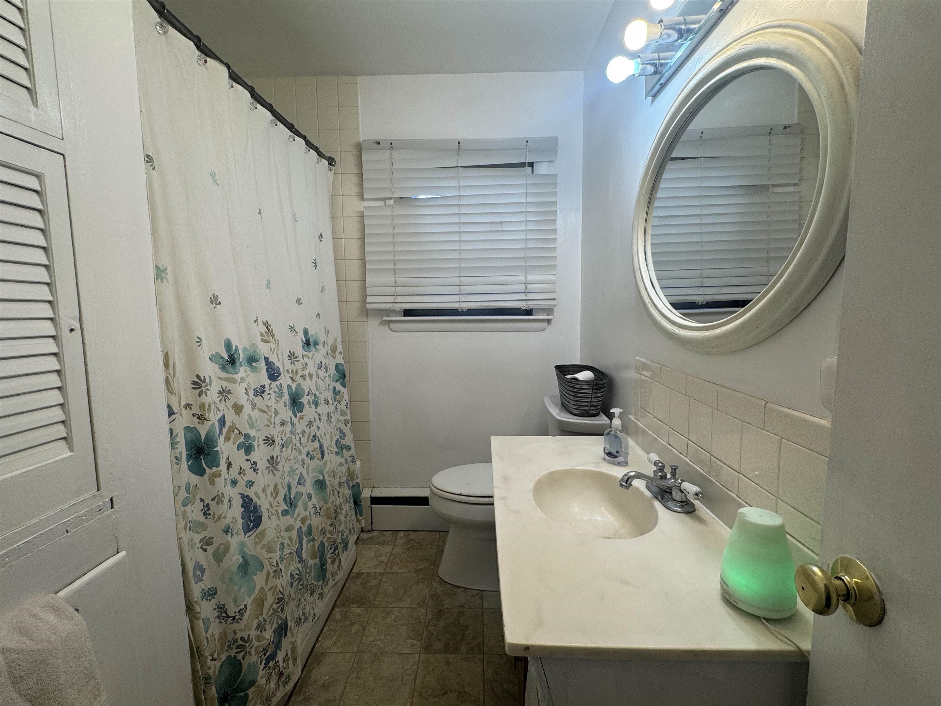 Portsmouth, New Hampshire, 03801, United States, 3 Bedrooms Bedrooms, ,1 BathroomBathrooms,Residential,For Sale,1934652