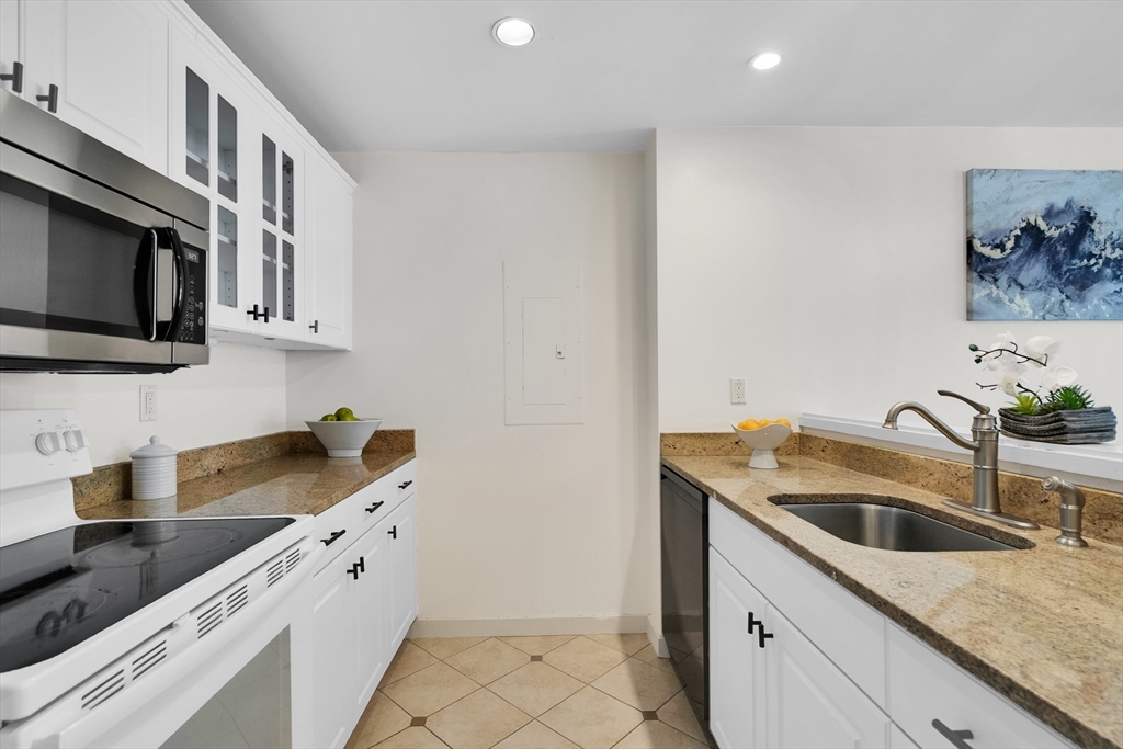 Newton, Massachusetts, 02464, United States, 2 Bedrooms Bedrooms, ,2 BathroomsBathrooms,Residential,For Sale,1947082