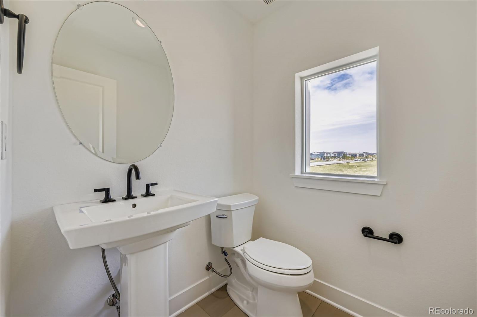 Aurora, Colorado, 80019, United States, 4 Bedrooms Bedrooms, ,3 BathroomsBathrooms,Residential,For Sale,1958574