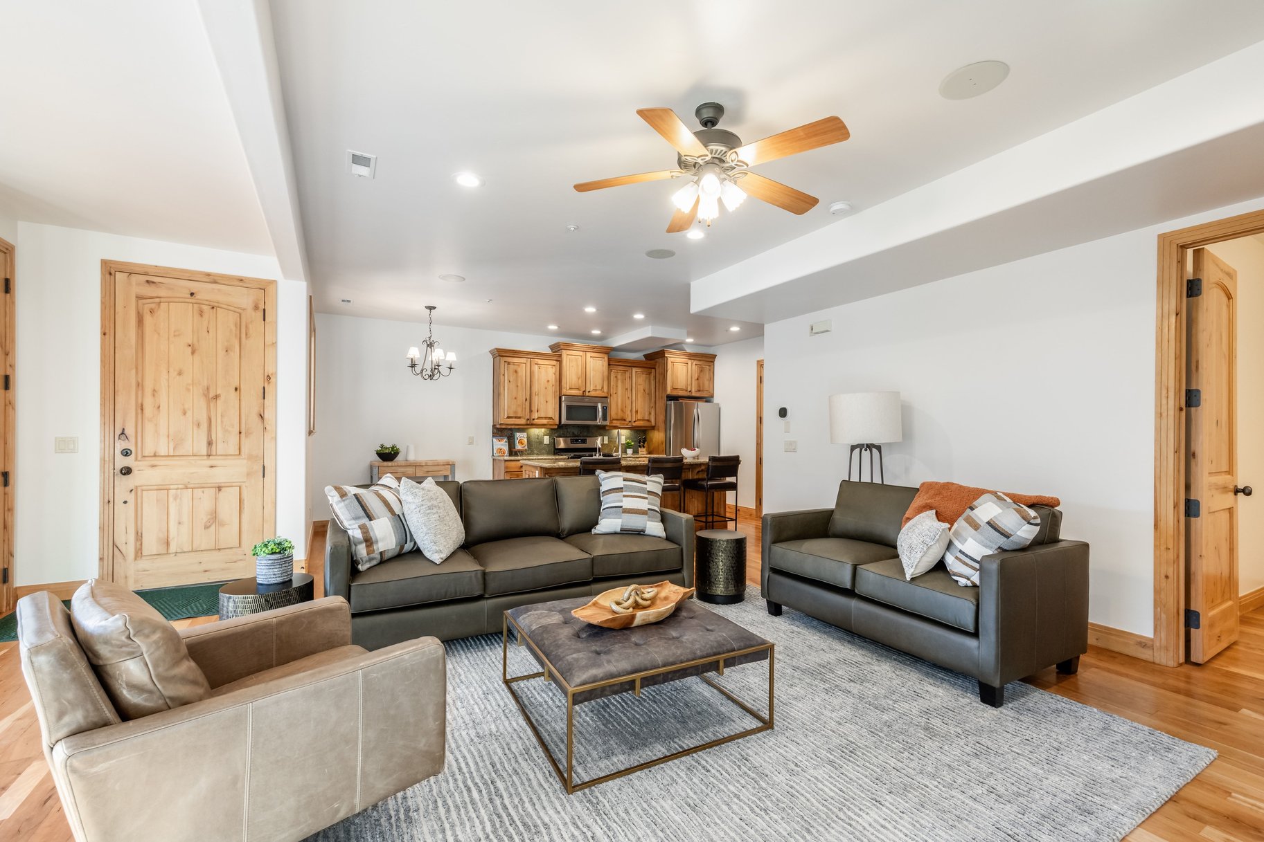  Modern Design Meets Alpine Charm in Jeremy Ranch - 物件實景