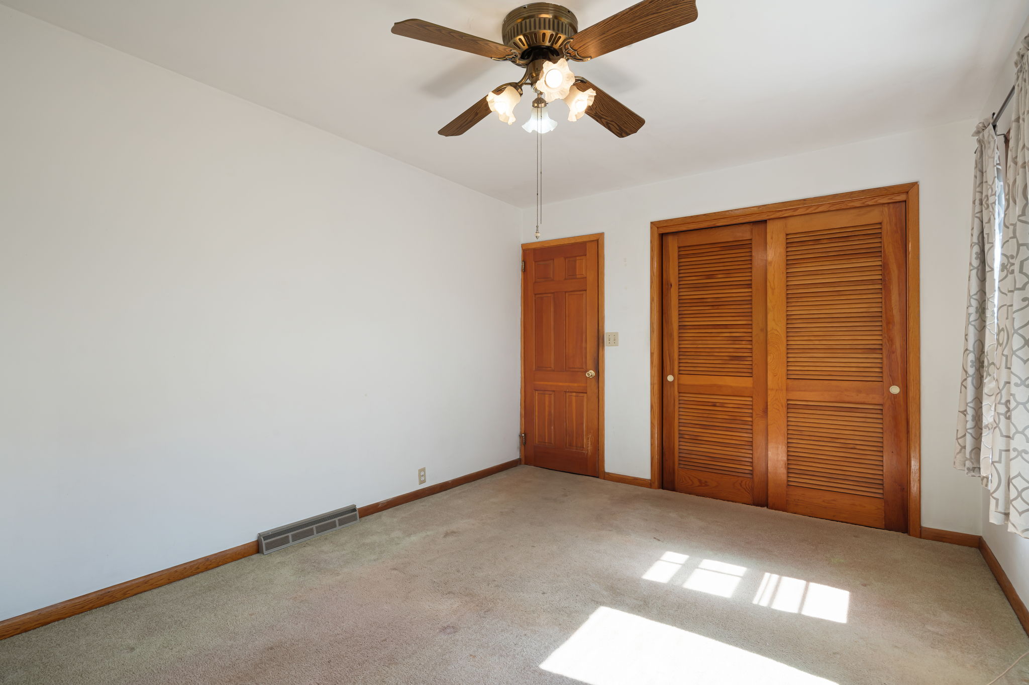 Mars Hill, North Carolina, 28754, United States, 5 Bedrooms Bedrooms, ,3 BathroomsBathrooms,Residential,For Sale,2049468