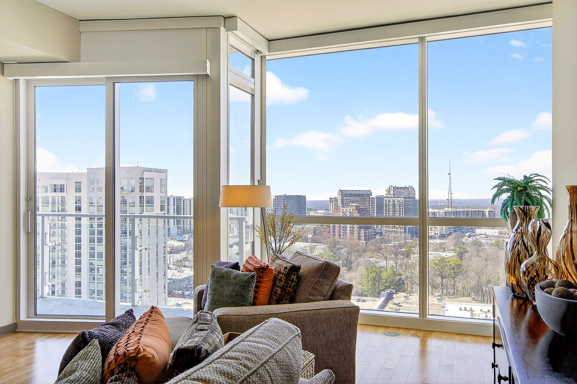  Immaculate Two Bedroom with Dedicated Office/Den at Sought-after Terminus - 物件實景