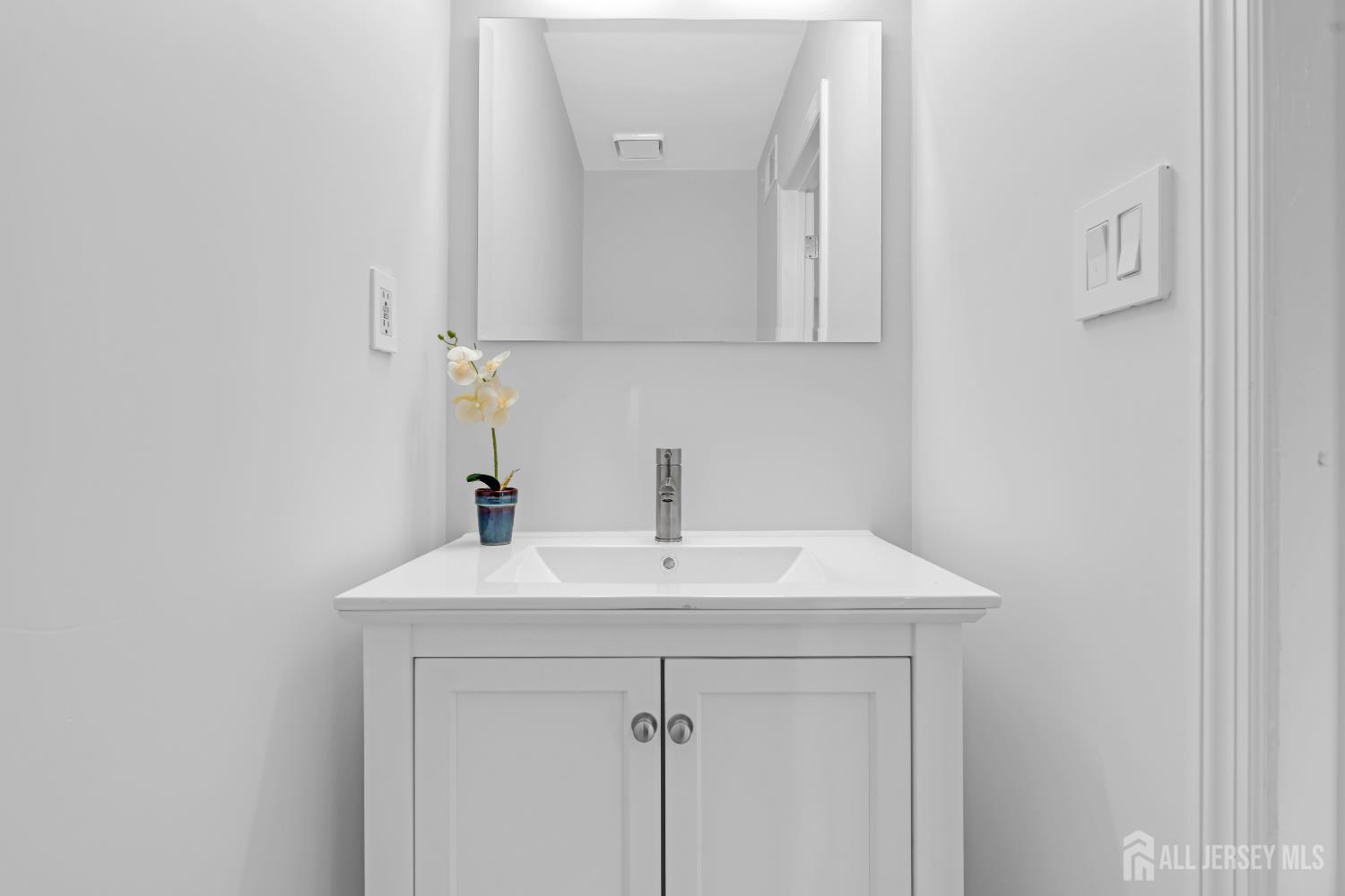 East Brunswick, New Jersey, 08816, United States, 3 Bedrooms Bedrooms, ,3 BathroomsBathrooms,Residential,For Sale,2001983