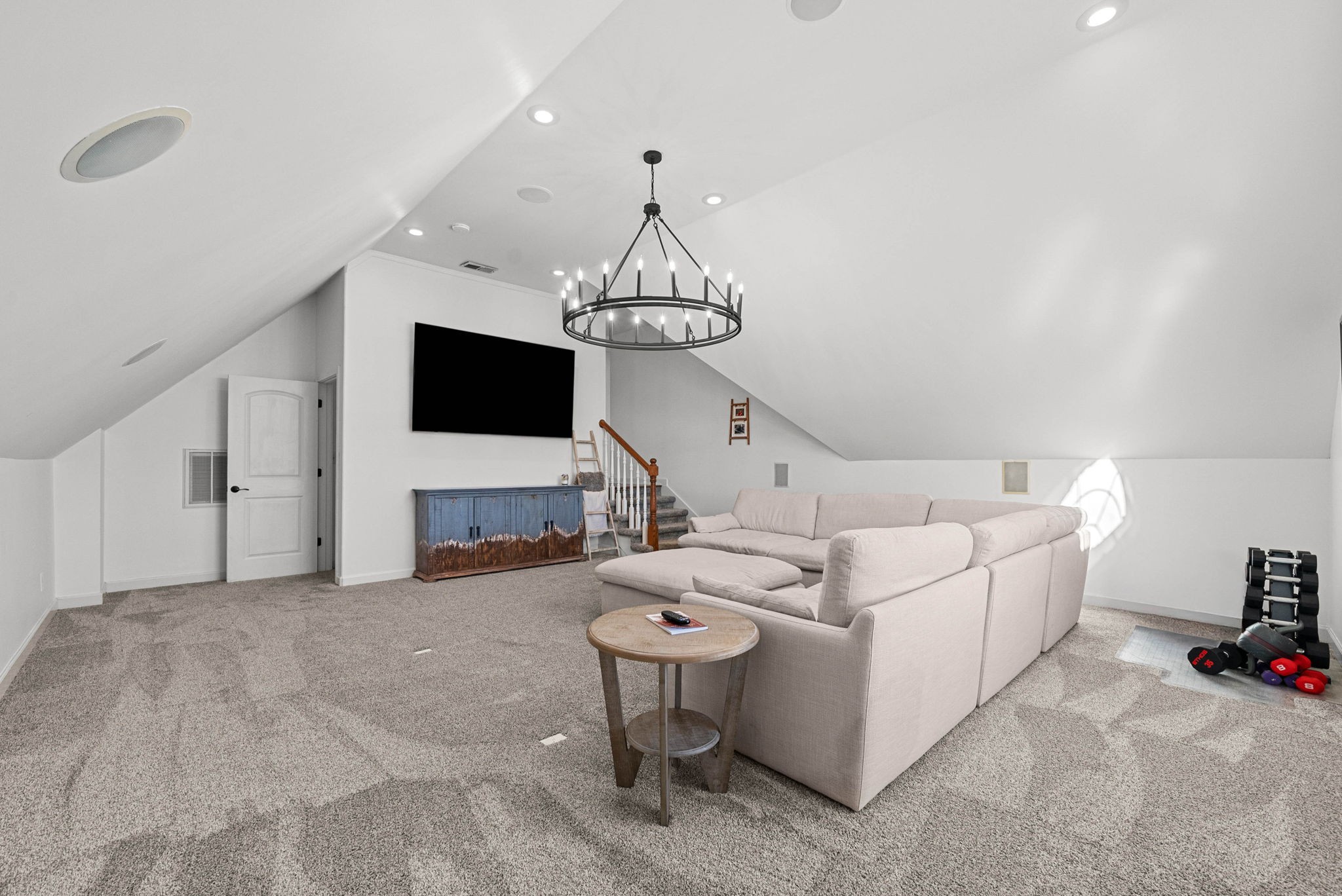 Clarksville, Tennessee, 37043, United States, 5 Bedrooms Bedrooms, ,3 BathroomsBathrooms,Residential,For Sale,2009051