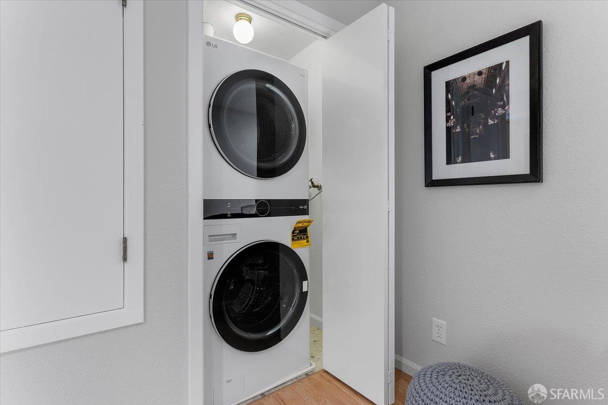 San Francisco, California, 94124, United States, 3 Bedrooms Bedrooms, ,2 BathroomsBathrooms,Residential,For Sale,2001801