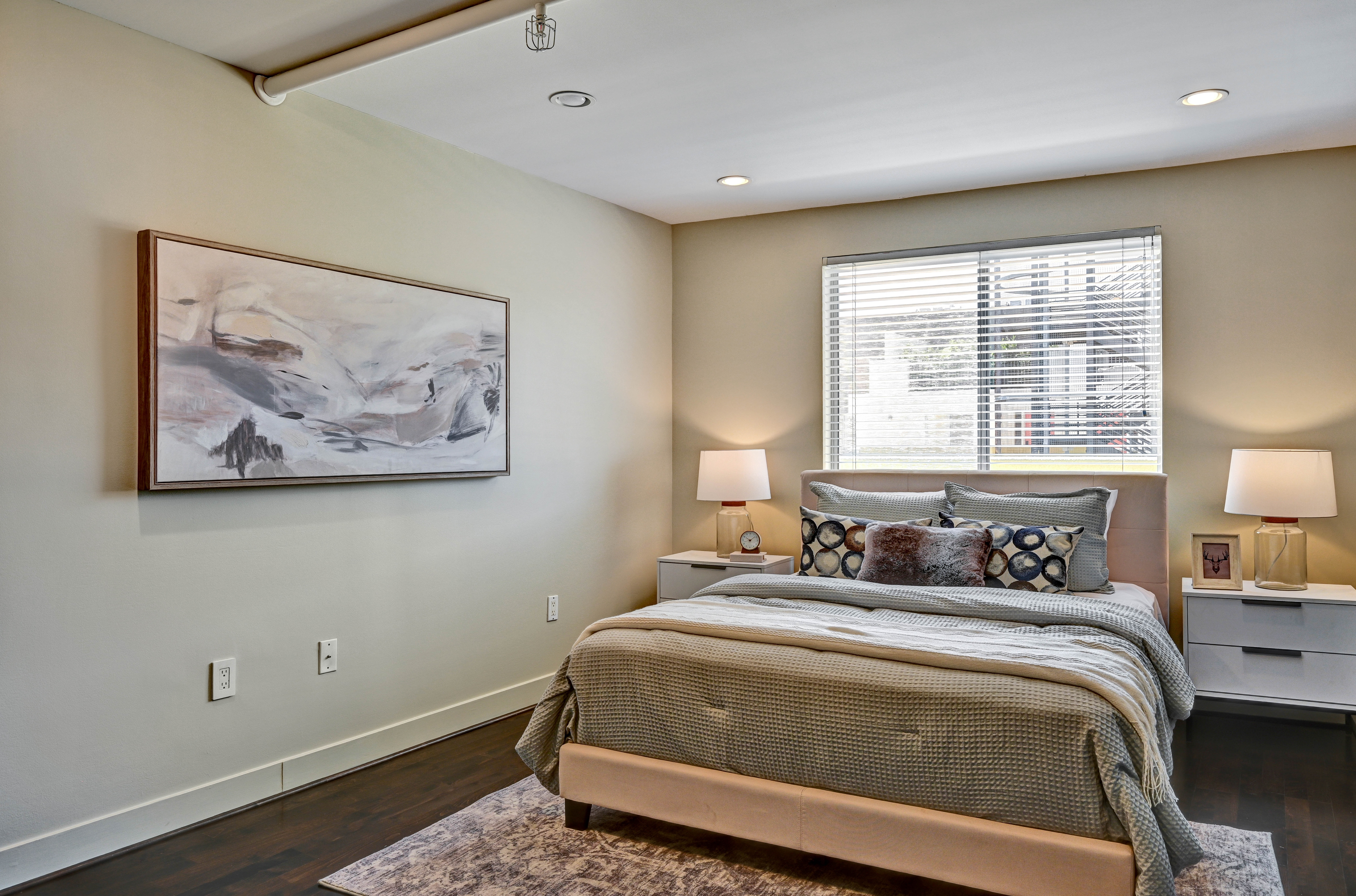  Sophisticated Penthouse Loft with Private Patio in Vibrant Jack London Square - 物件實景