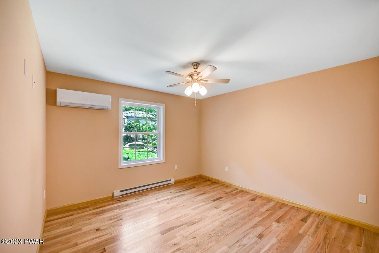 Lake Ariel, Pennsylvania, 18436, United States, 4 Bedrooms Bedrooms, ,4 BathroomsBathrooms,Residential,For Sale,1878609