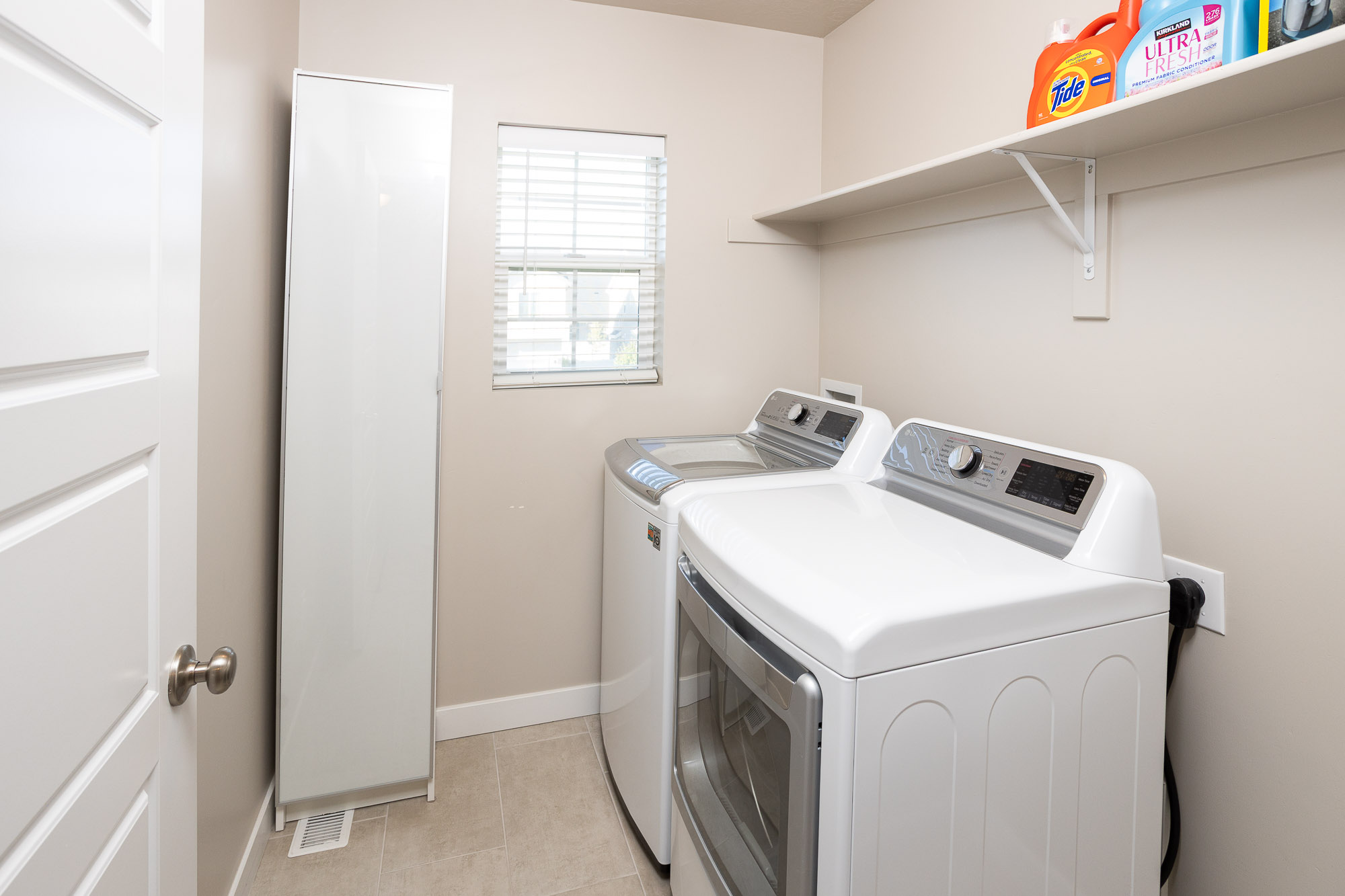 Provo, Utah, 84601, United States, 4 Bedrooms Bedrooms, ,3 BathroomsBathrooms,Residential,For Sale,1978881